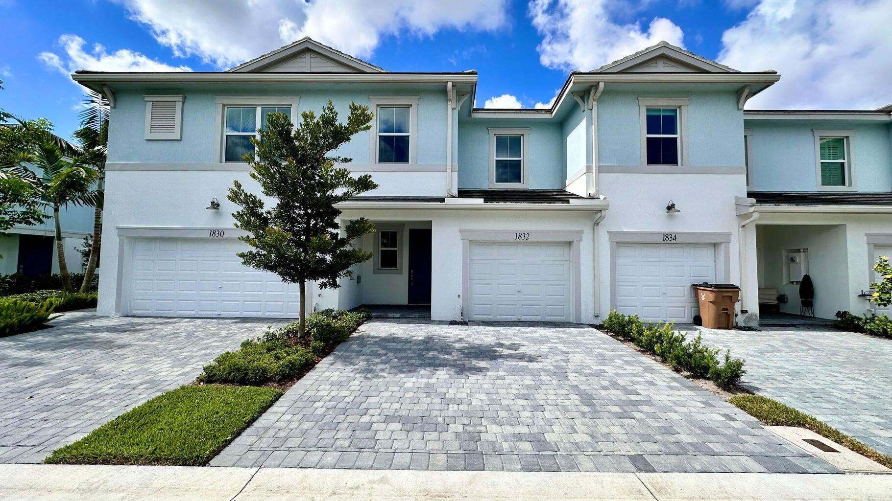 1832 Sandpiper Pointe Place