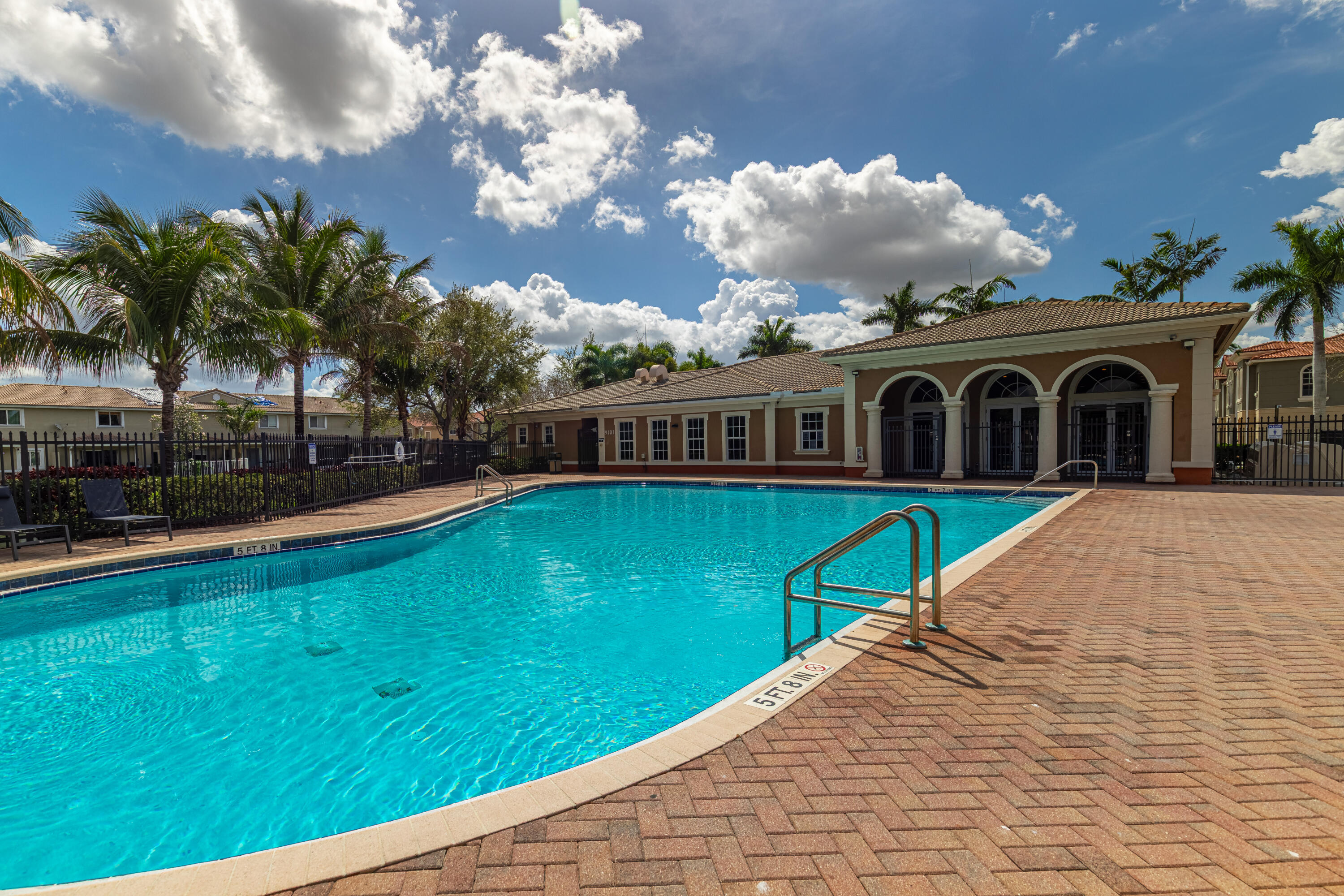 HAMPTON HILLS - Residential