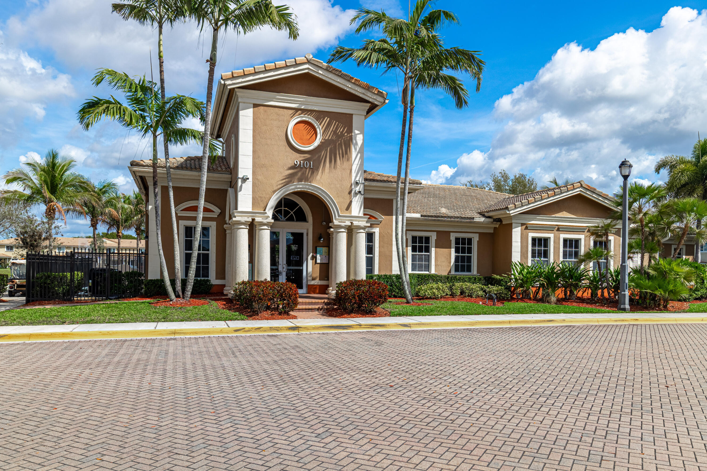 HAMPTON HILLS - Residential