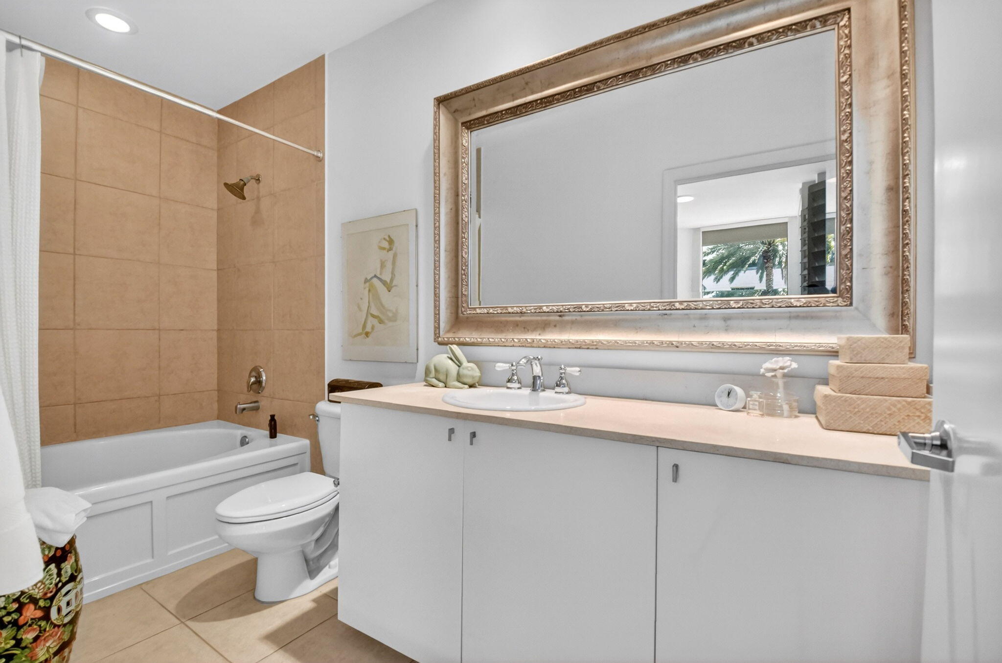 VILLA LOFTS CONDO - Residential