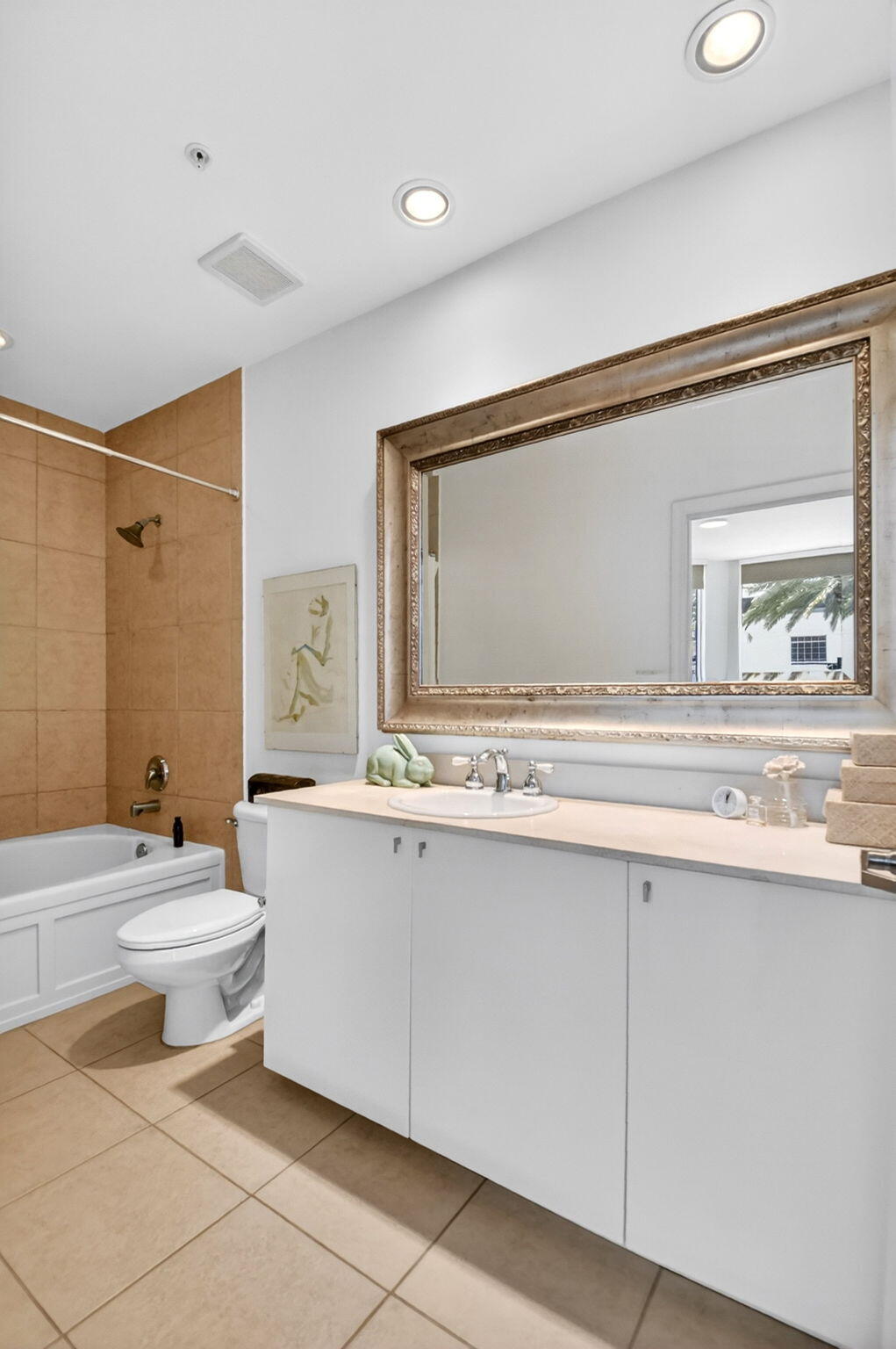 VILLA LOFTS CONDO - Residential