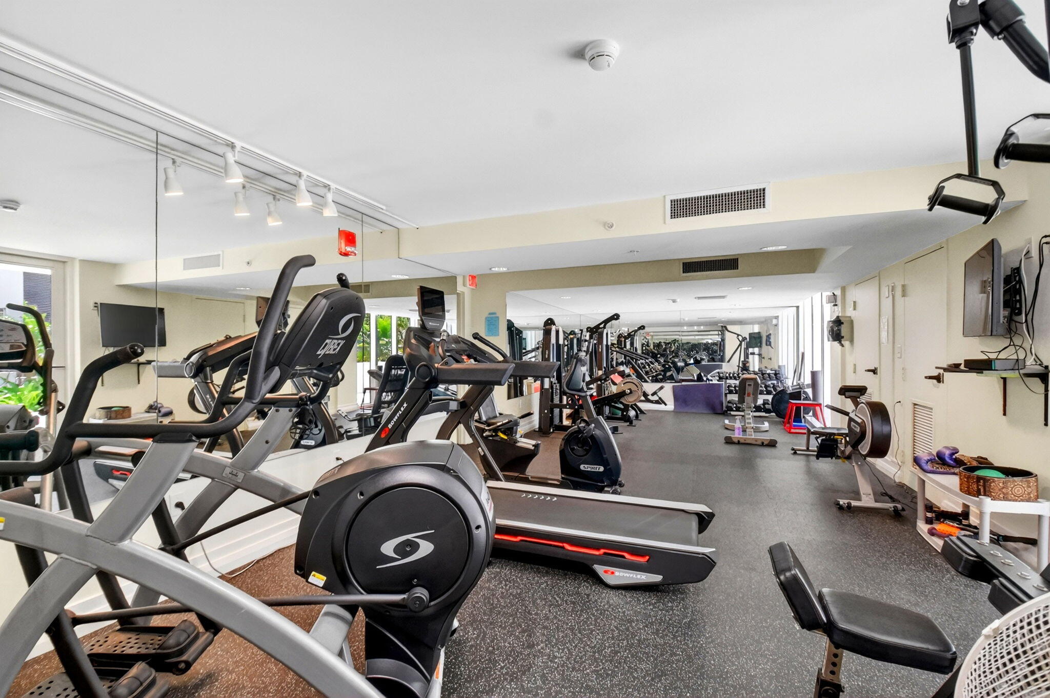 VILLA LOFTS CONDO - Residential