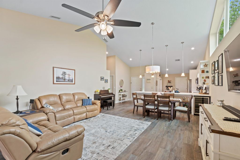 Photo of 1401 Mahogany Place, Palm Beach Gardens, FL 33418 (MLS # B26040577)