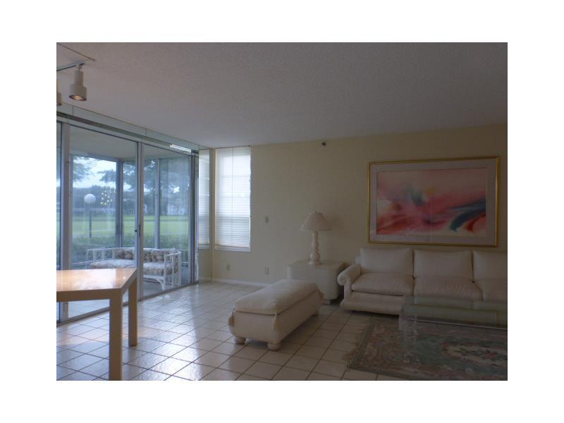 PALM AIRE COUNTRY CLUB - Residential