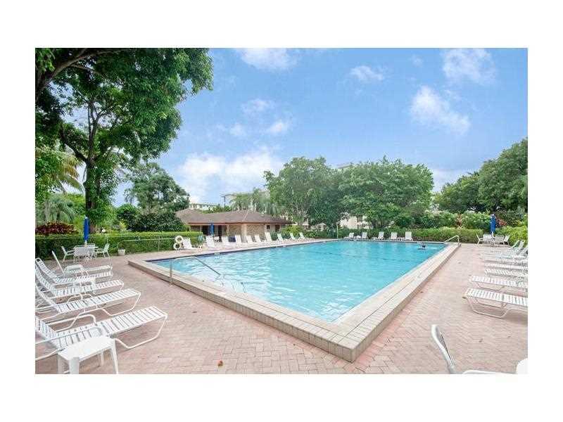 PALM AIRE COUNTRY CLUB - Residential