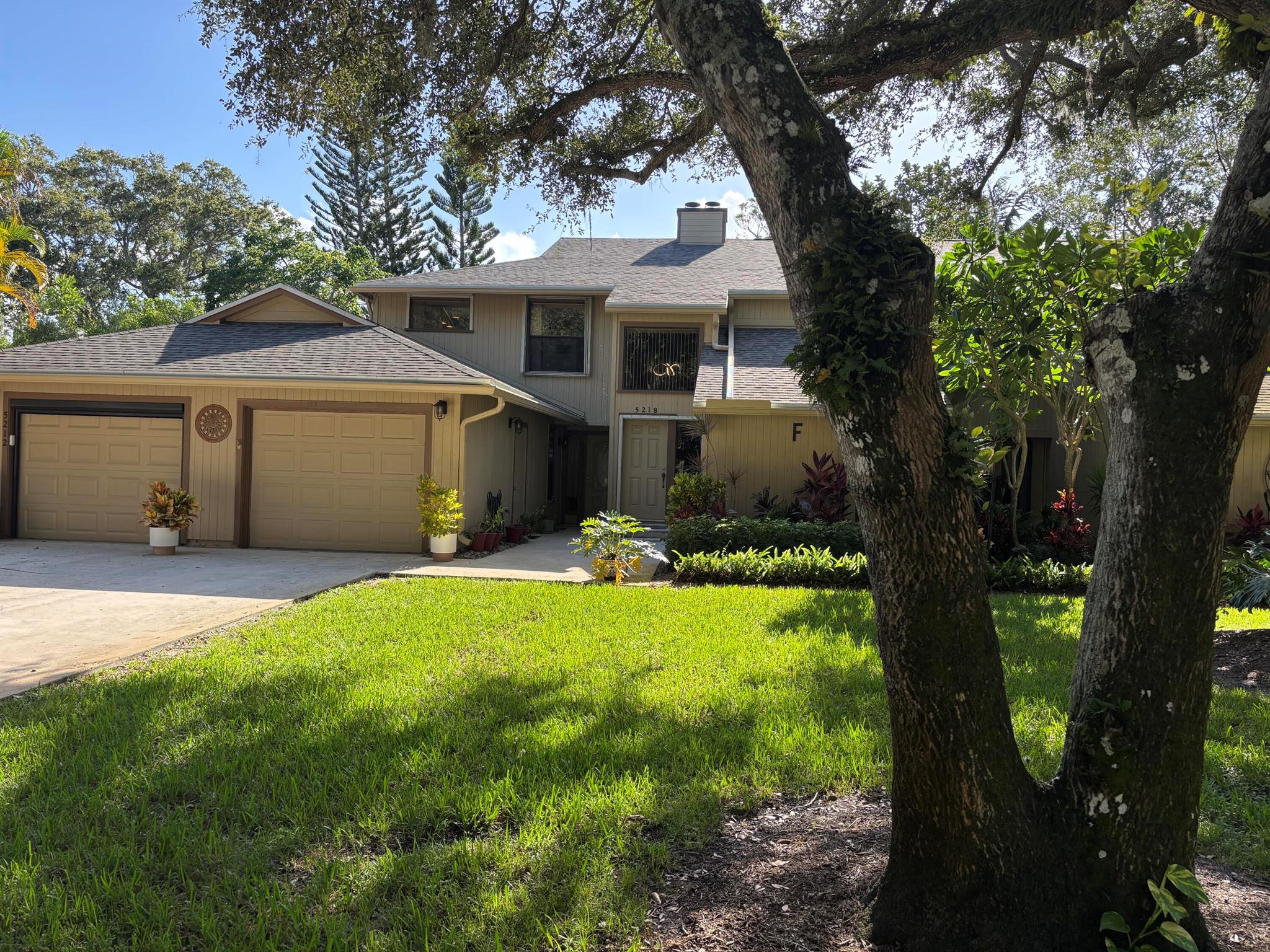 Welcome to the Best kept Secret in Stuart. If you are looking for a quiet, beautiful setting to spend your days and nights then you have found it. We have access to the best fishing pier in the area, a gorgeous pool and hot tub, tennis courts/pickle ball and our own beach overlooking the intercoastal! If your into kayaking we have our own launch too. By the way, the neighbors are fantastic too! Come experience our Paradise!