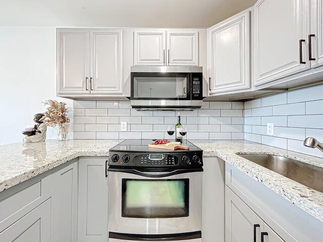 Photo of 410 Chatham T, West Palm Beach, FL 33417 (MLS # B26045722)