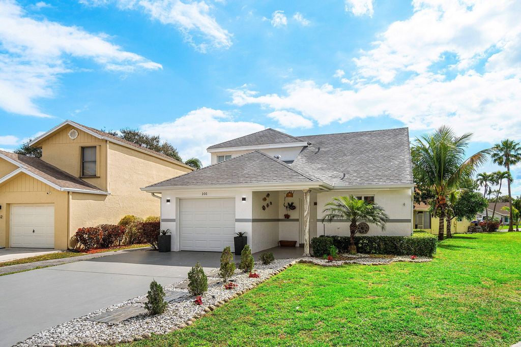 Photo of 101 Azalea Circle, Boynton Beach, FL 33436 (MLS # R11164936)