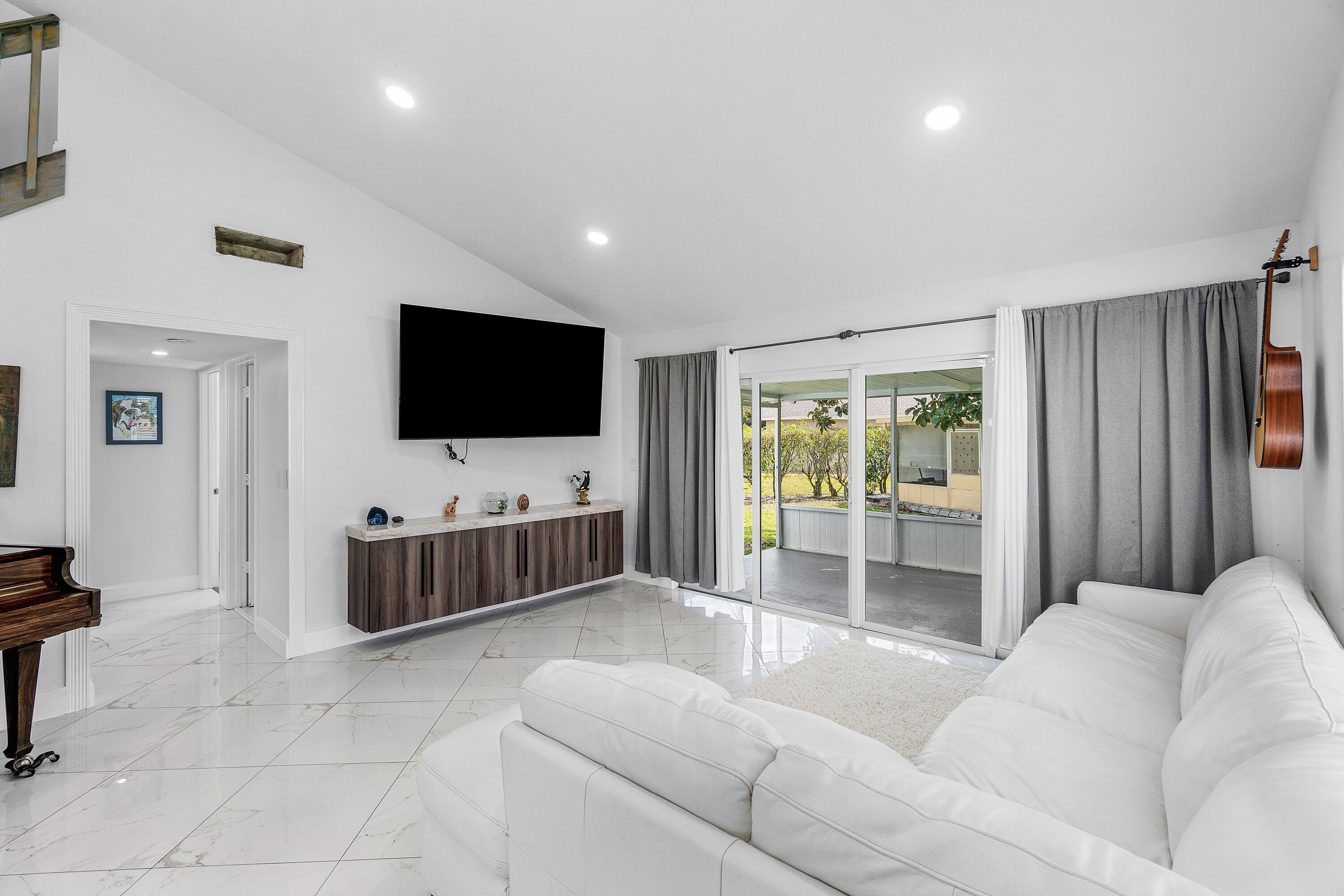 LAKES OF TARA UNIT 2 - Residential