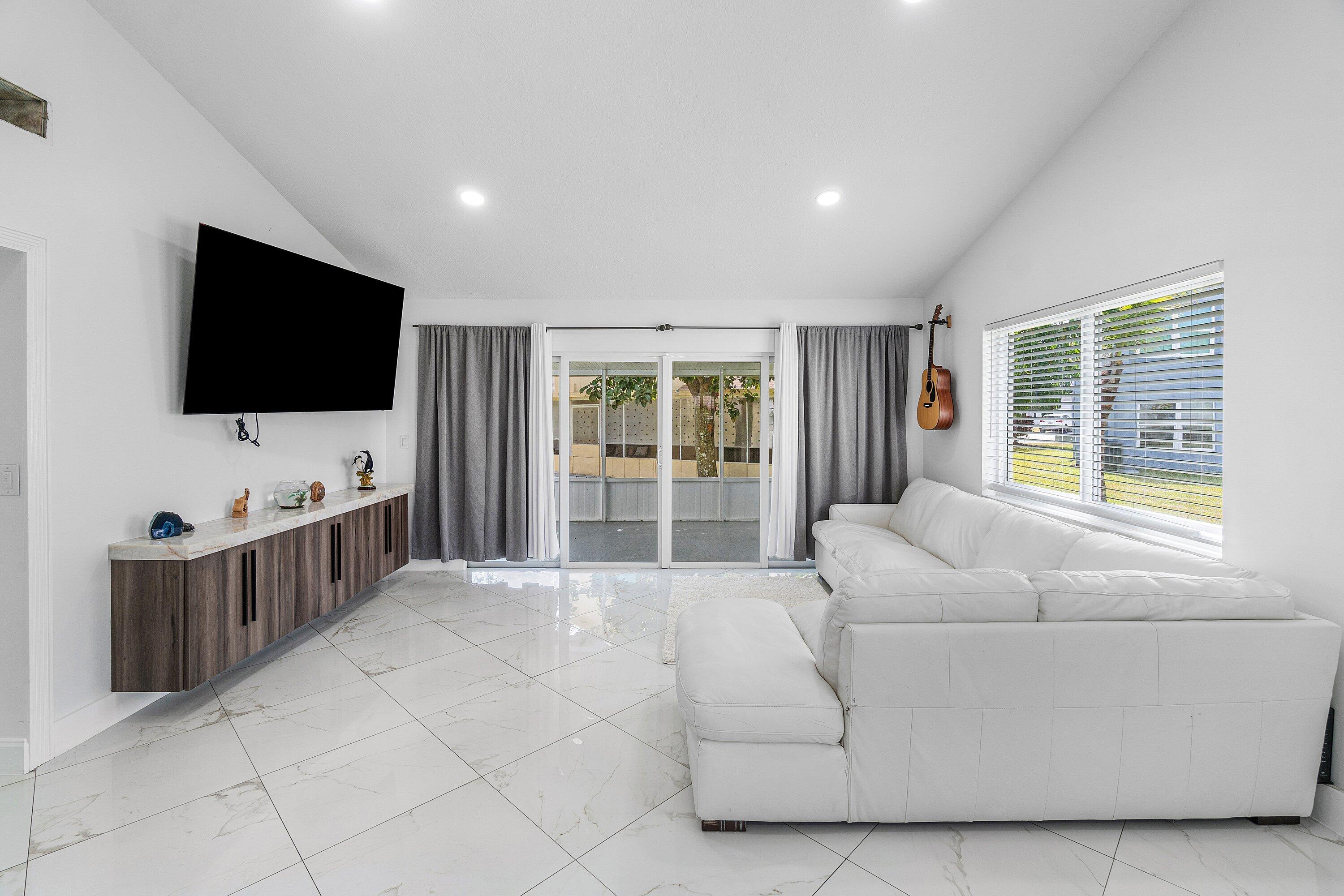 LAKES OF TARA UNIT 2 - Residential