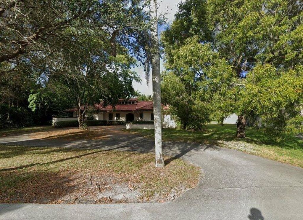 Photo of 401 Farmington Dr, Plantation, FL 33317 (MLS # F10532897)