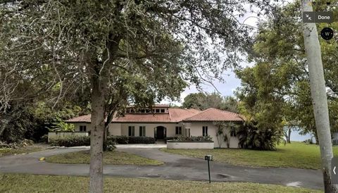 Photo of 401 Farmington Dr, Plantation, FL 33317 (MLS # F10532897)