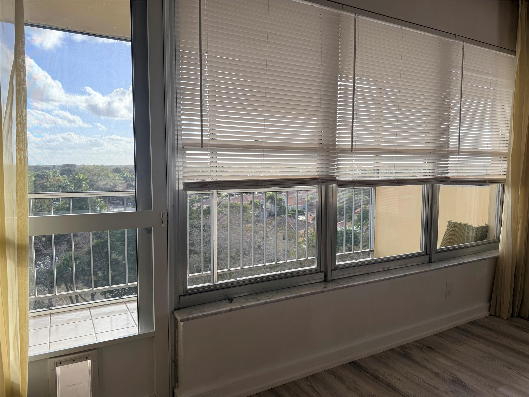 COUNTRY CLUB TOWER OF COR - Residential