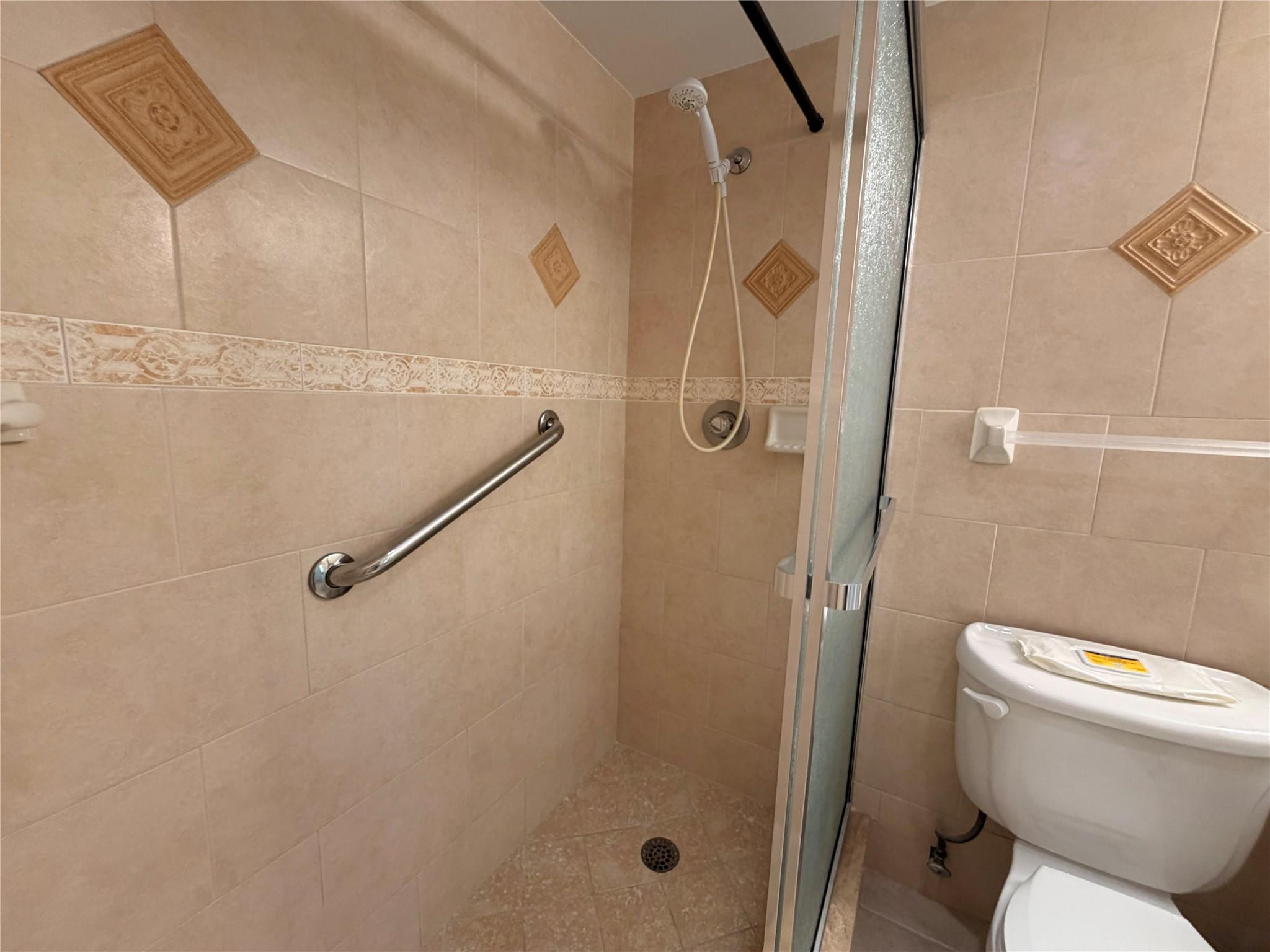 COUNTRY CLUB TOWER OF COR - Residential