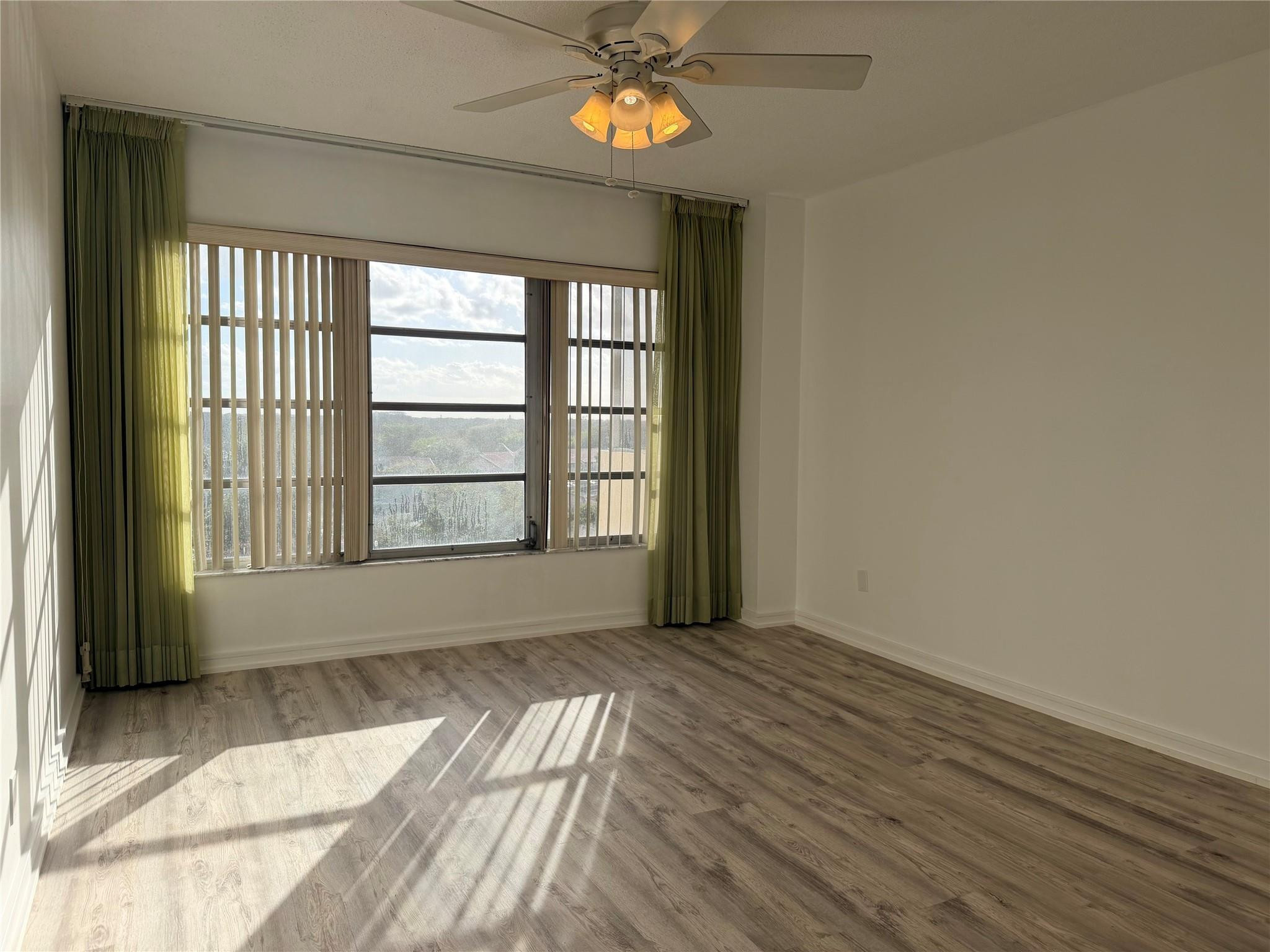 COUNTRY CLUB TOWER OF COR - Residential