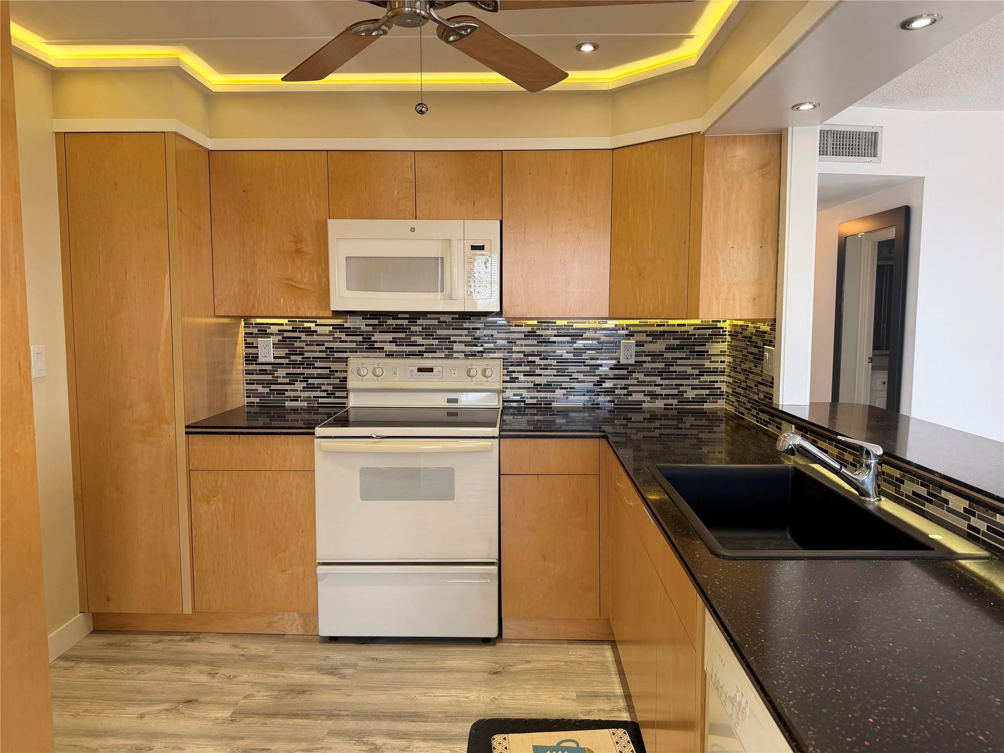 COUNTRY CLUB TOWER OF COR - Residential