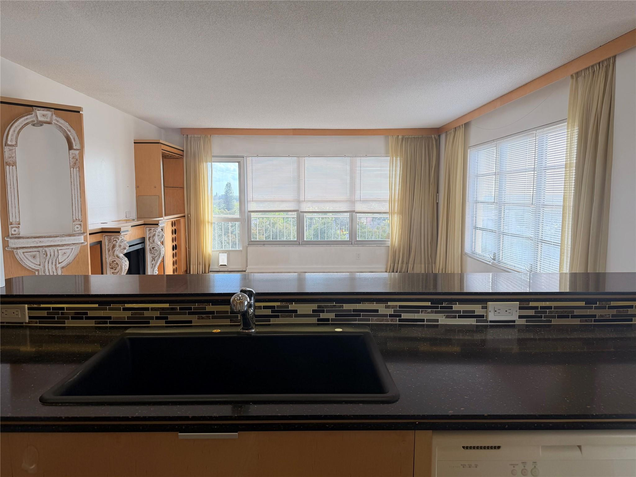 COUNTRY CLUB TOWER OF COR - Residential