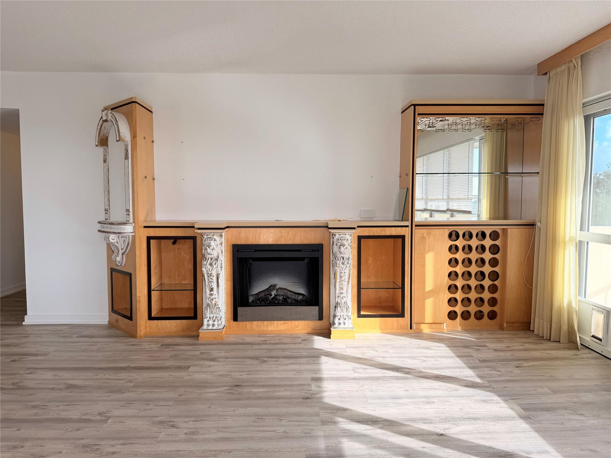 COUNTRY CLUB TOWER OF COR - Residential