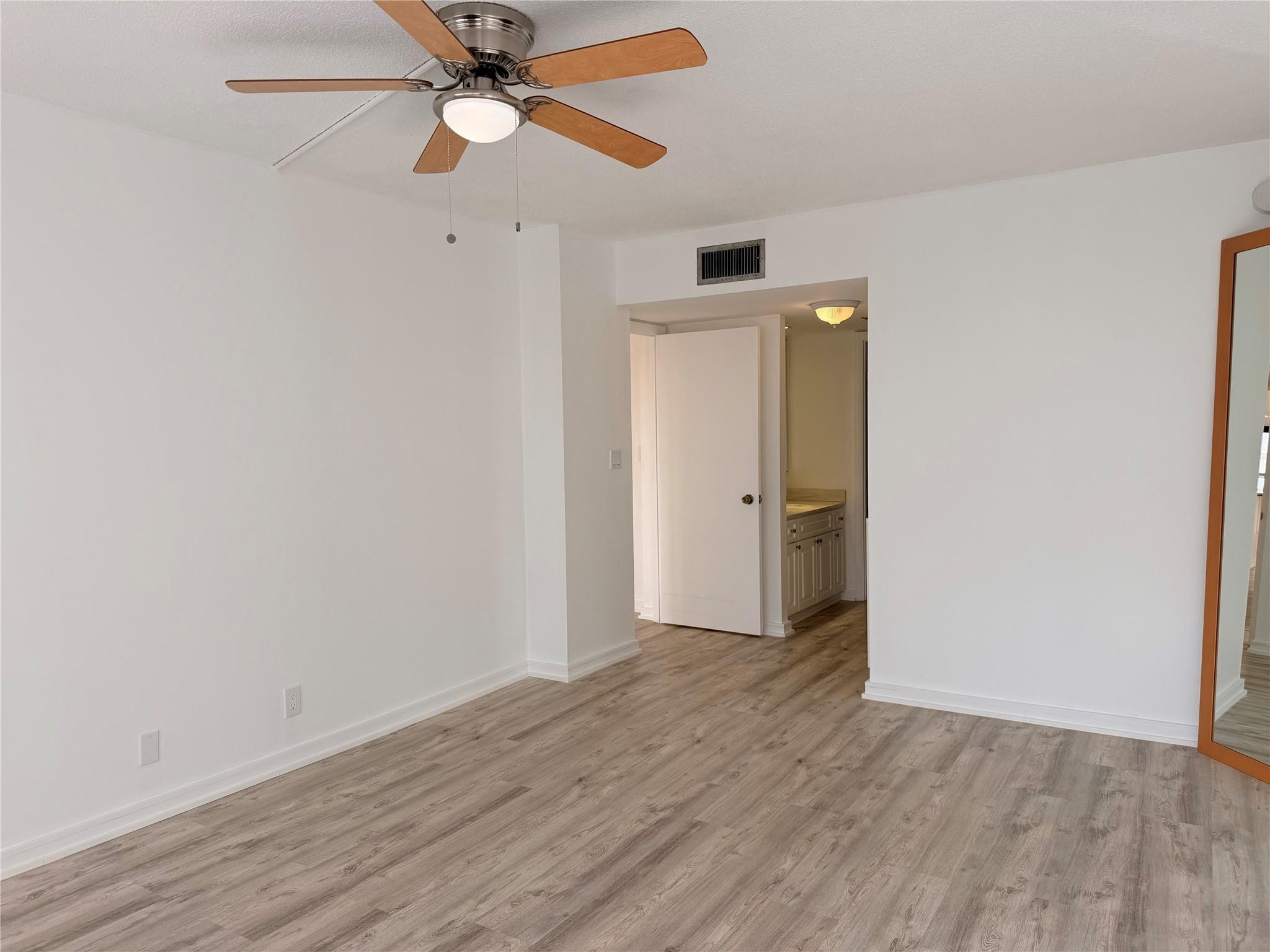 COUNTRY CLUB TOWER OF COR - Residential