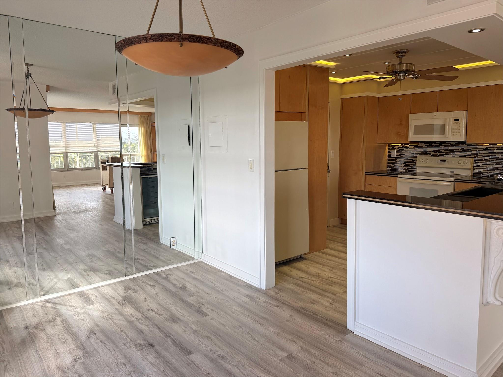 COUNTRY CLUB TOWER OF COR - Residential