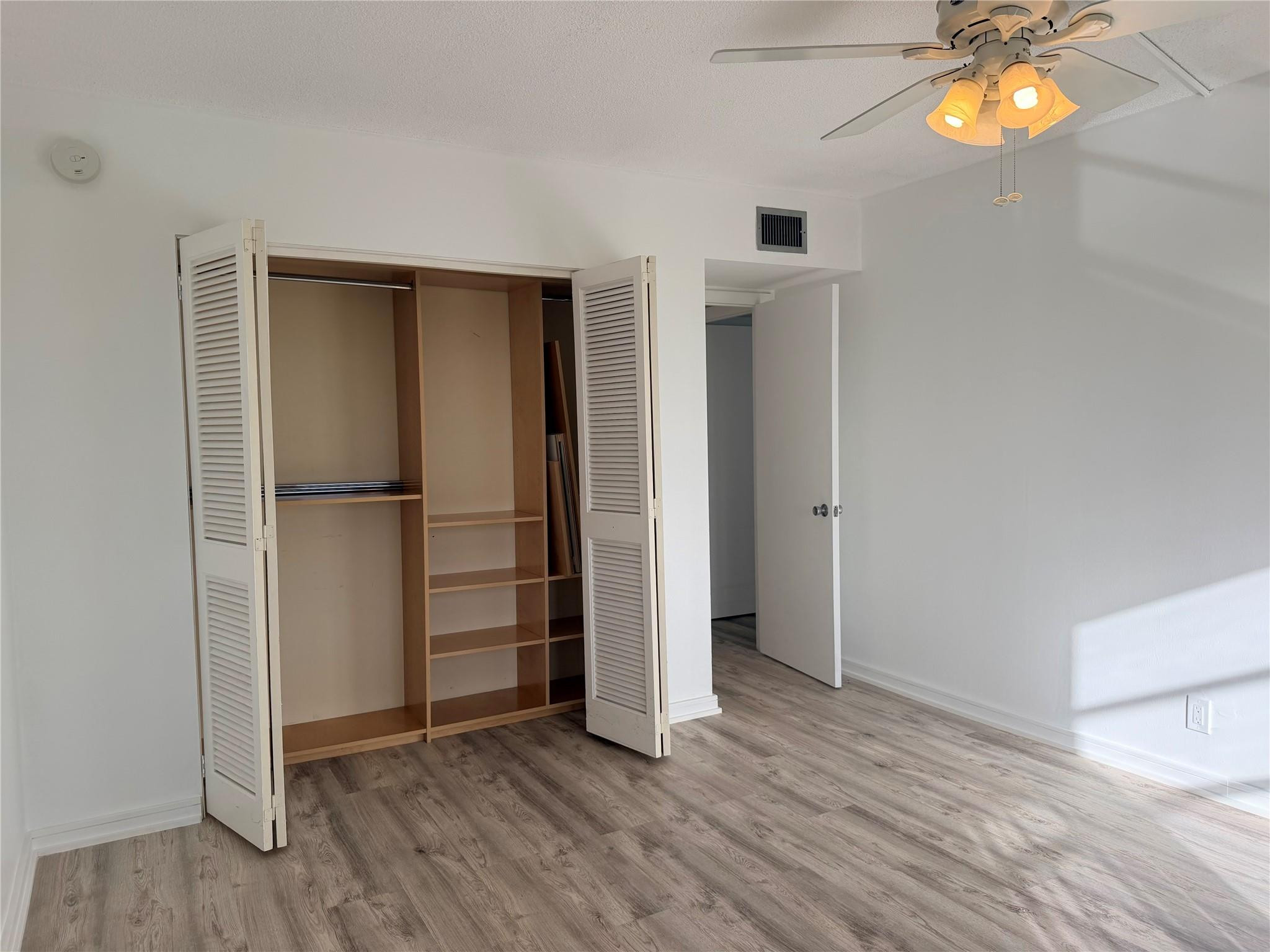 COUNTRY CLUB TOWER OF COR - Residential