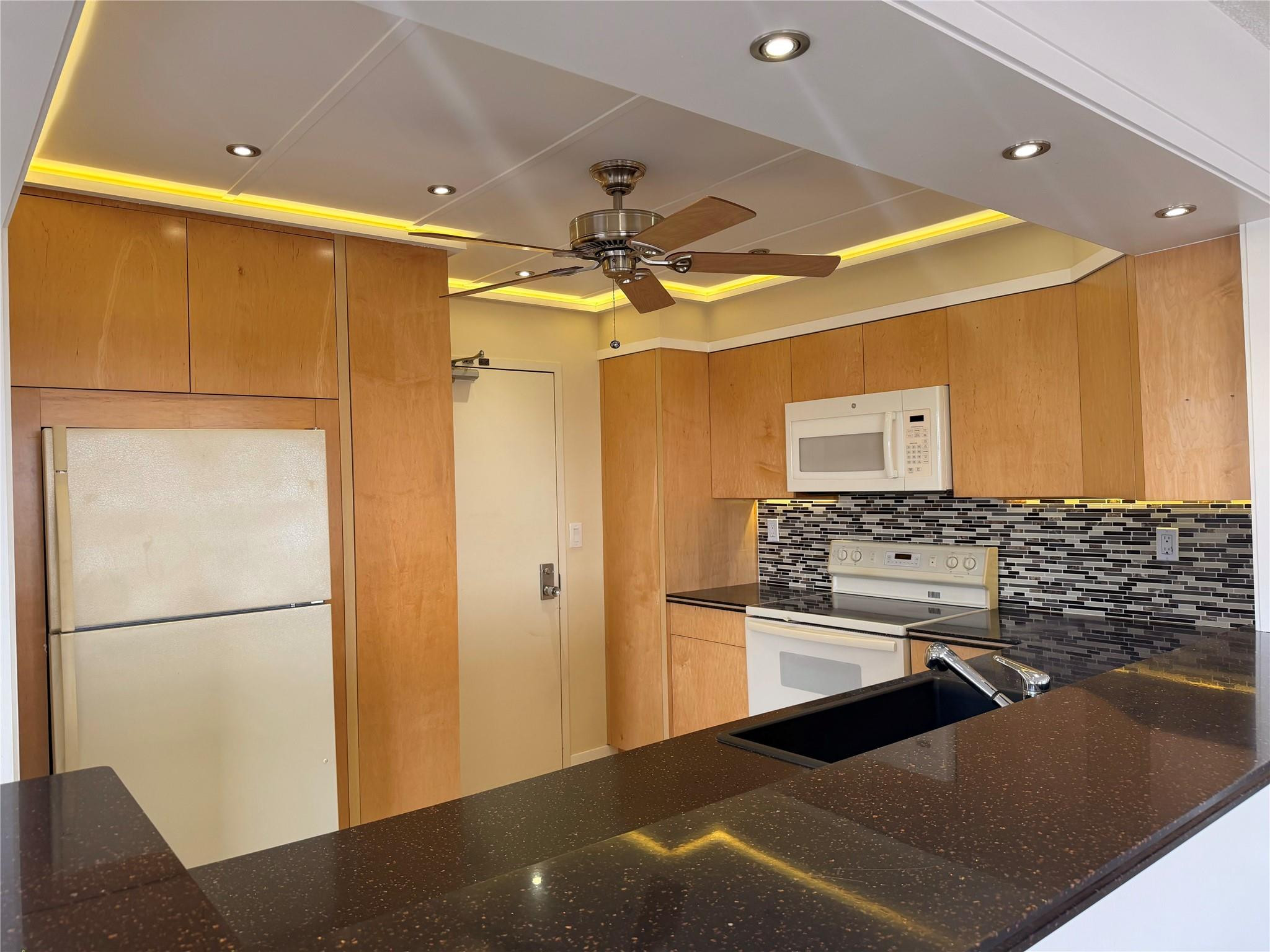 COUNTRY CLUB TOWER OF COR - Residential