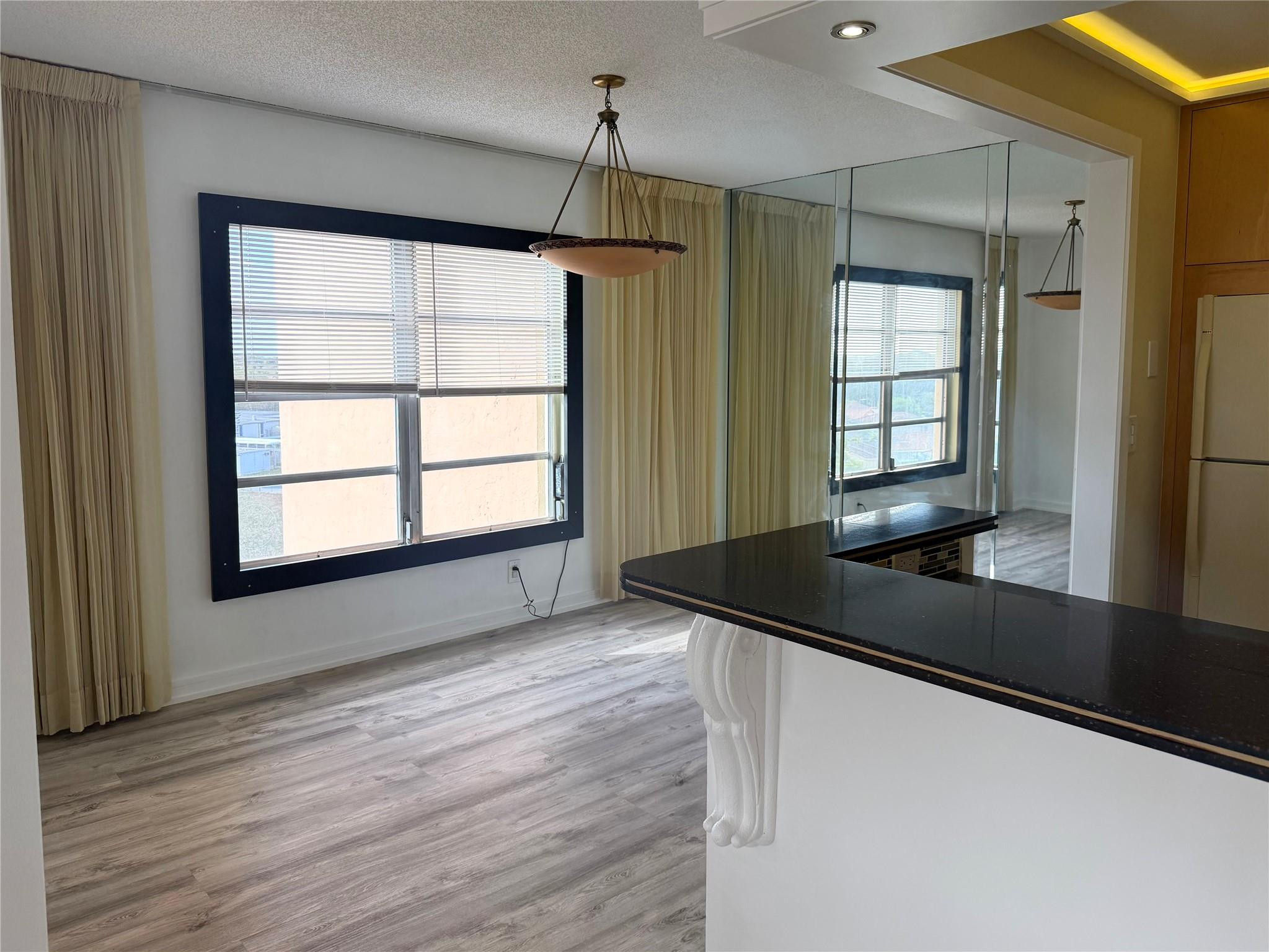 COUNTRY CLUB TOWER OF COR - Residential