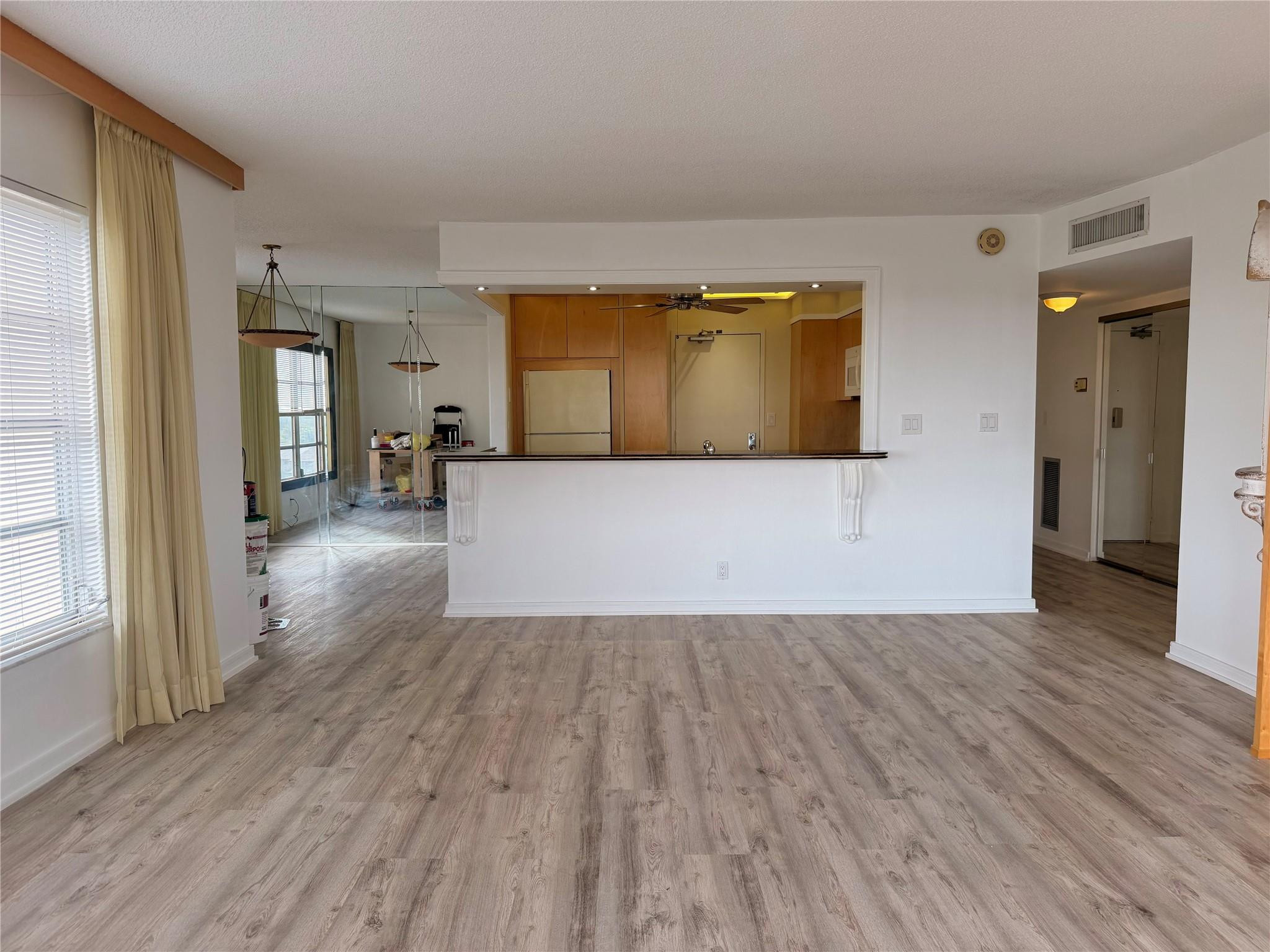 COUNTRY CLUB TOWER OF COR - Residential