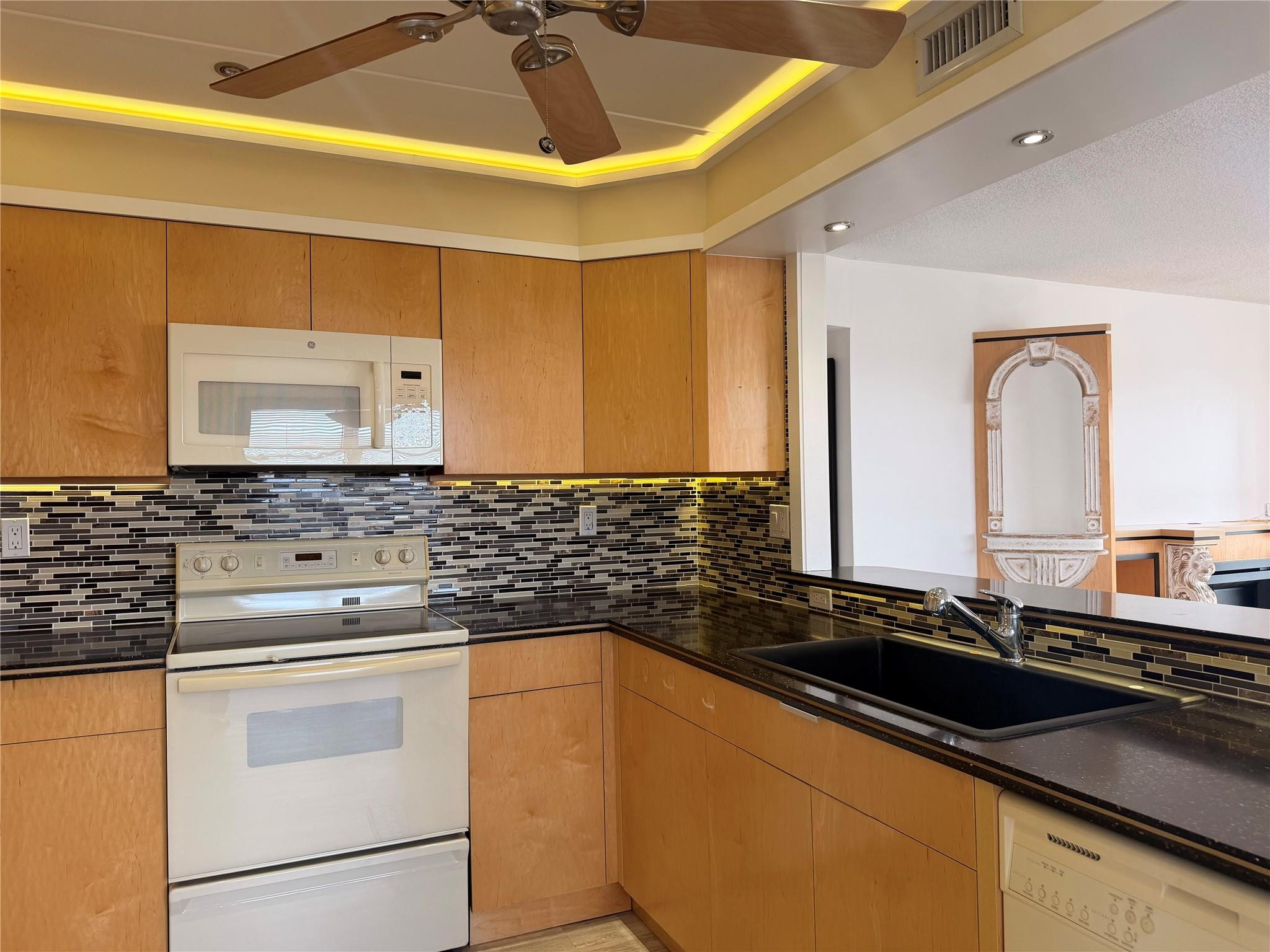 COUNTRY CLUB TOWER OF COR - Residential