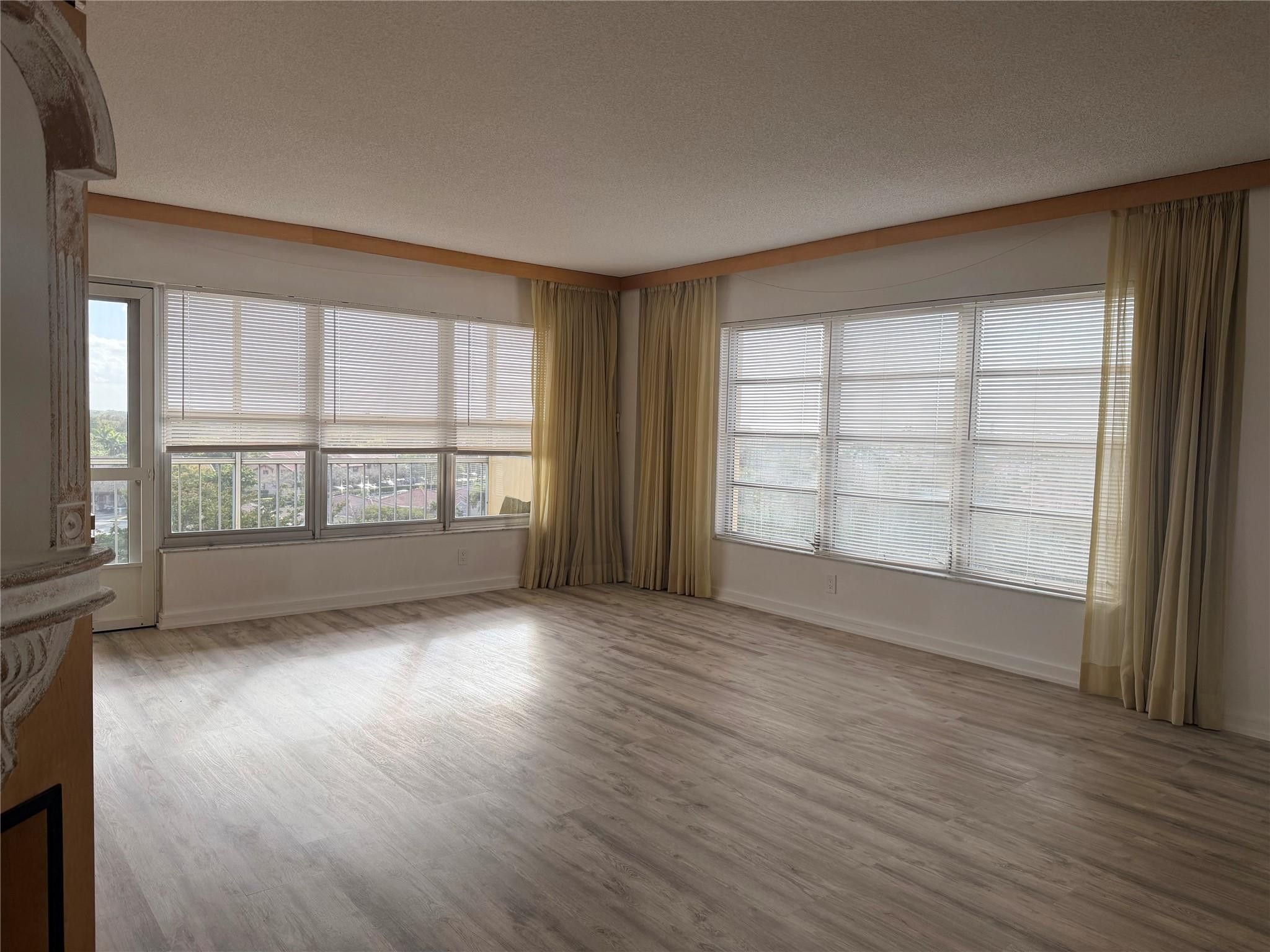 COUNTRY CLUB TOWER OF COR - Residential