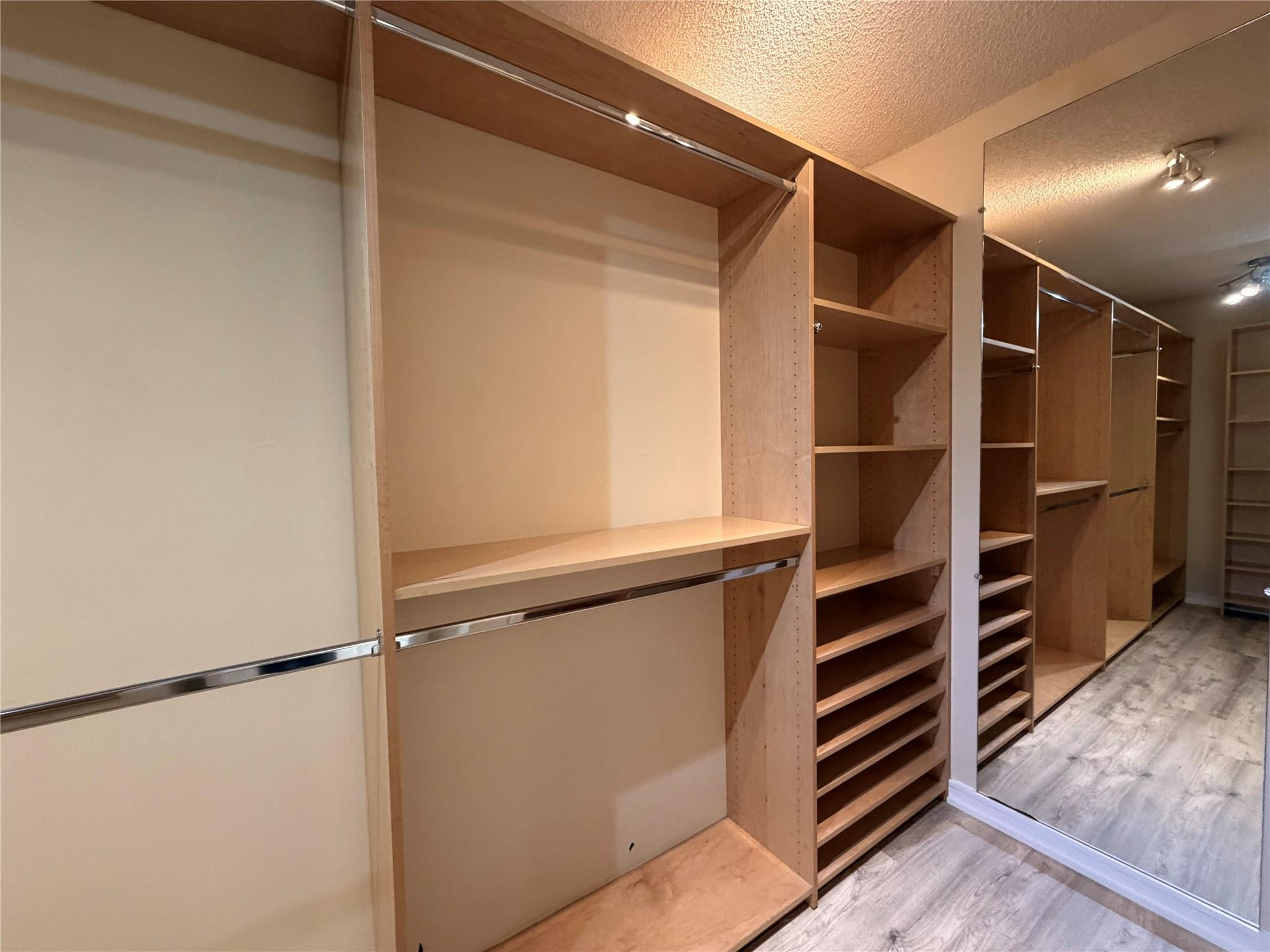 COUNTRY CLUB TOWER OF COR - Residential