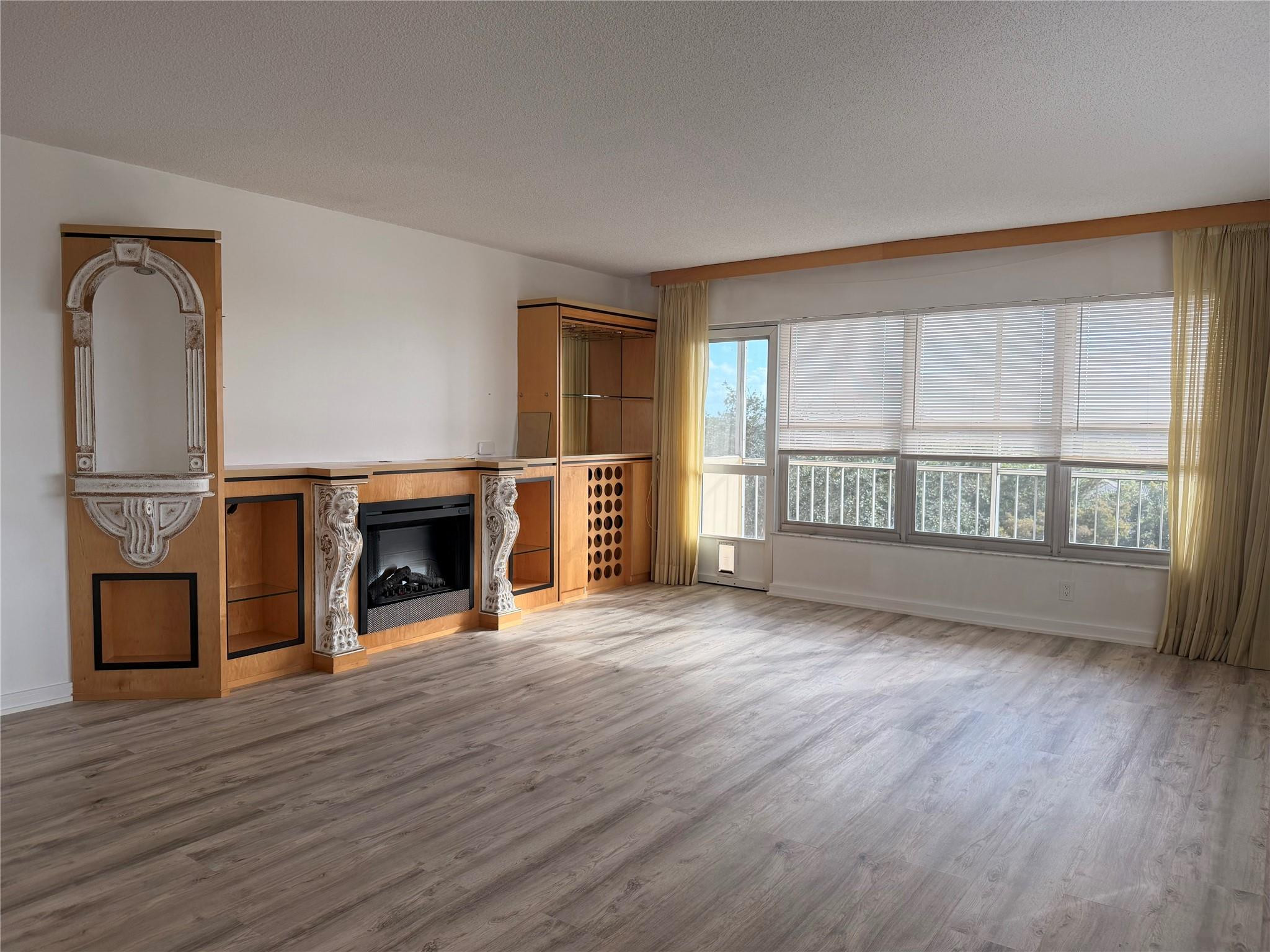 COUNTRY CLUB TOWER OF COR - Residential