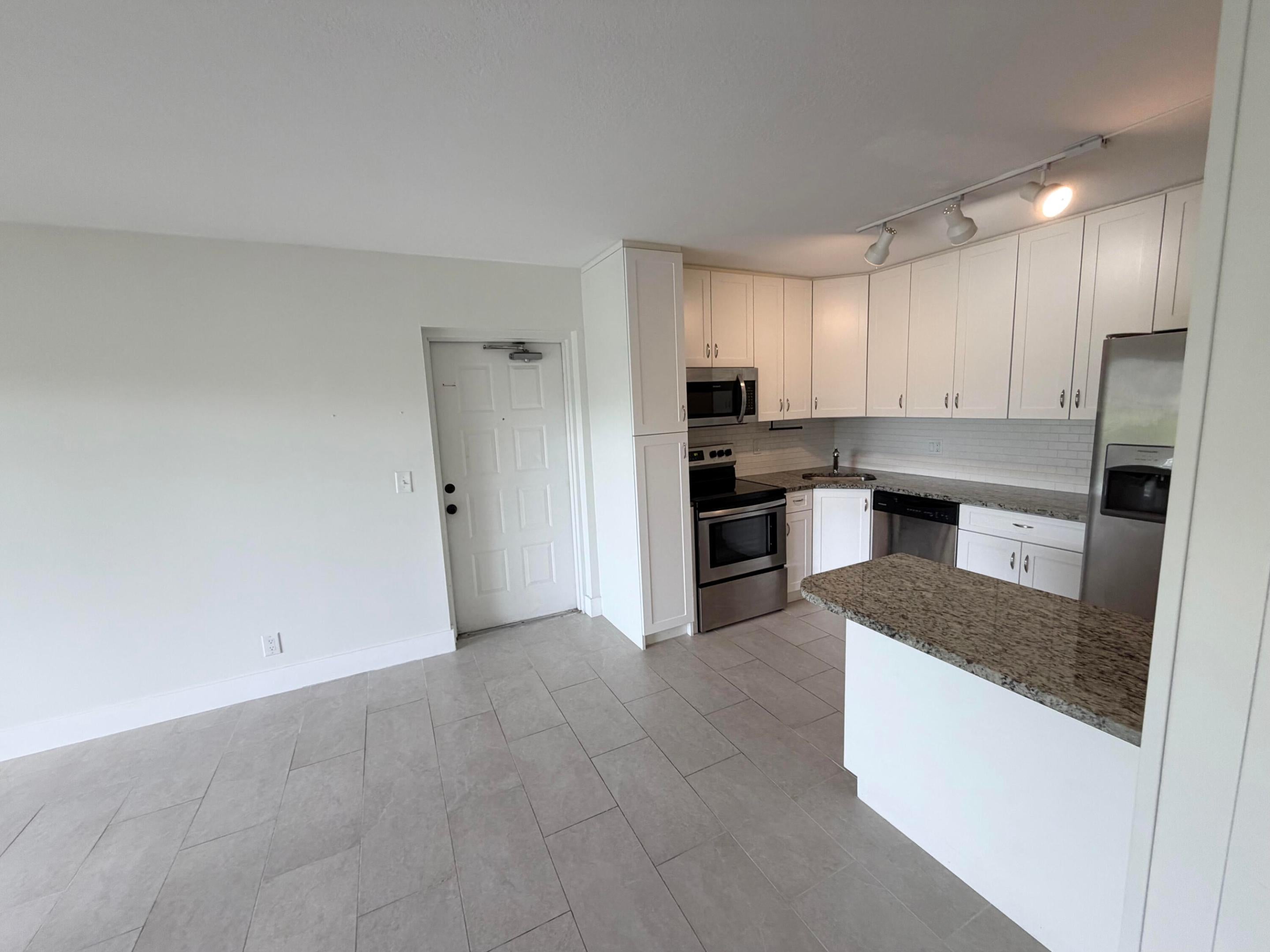 1112 GREEN PINE Boulevard F1