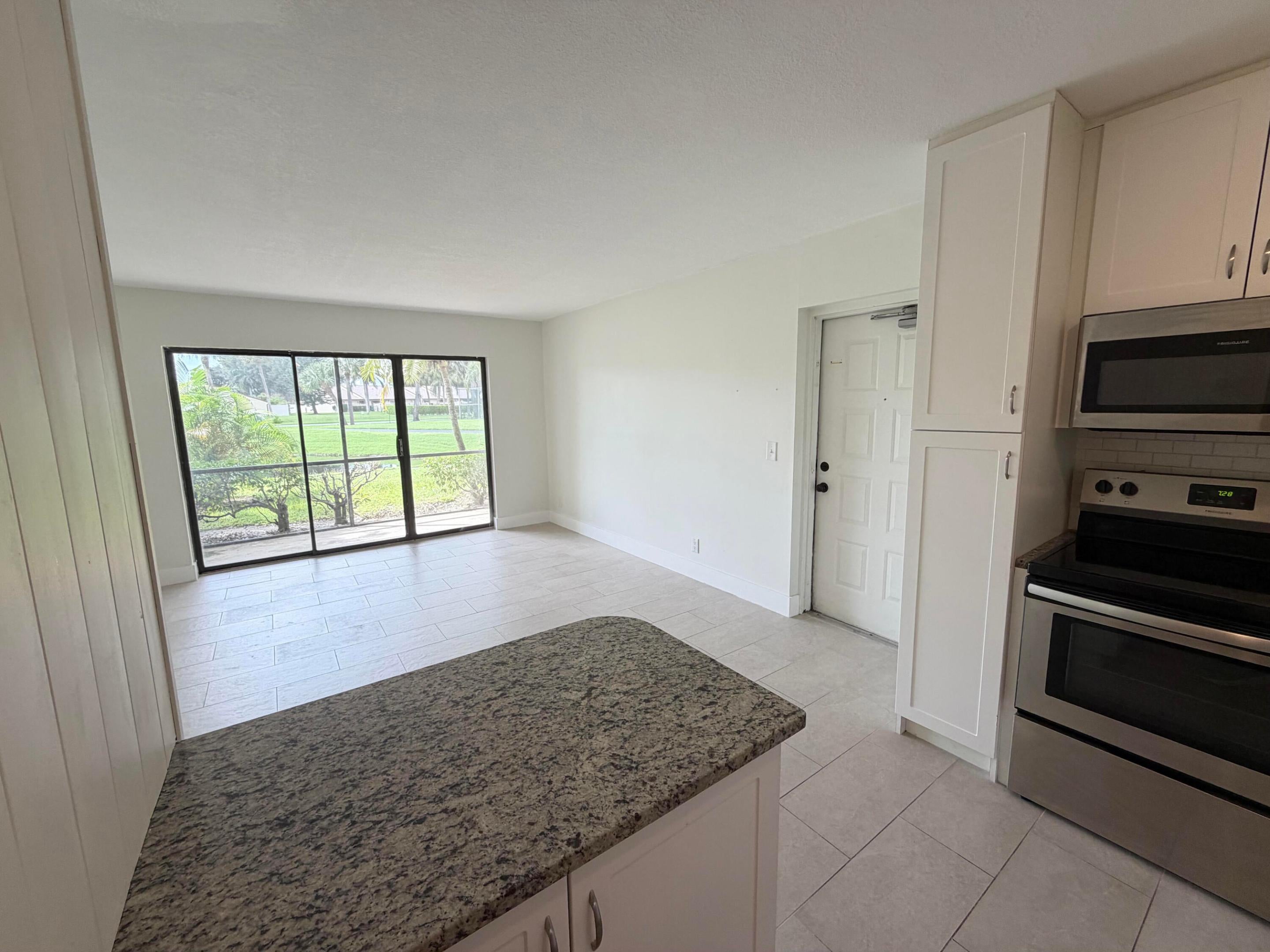 1112 GREEN PINE Boulevard F1