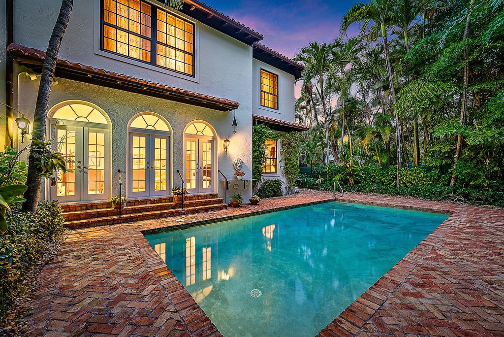 Photo of 336 Australian Avenue #E, Palm Beach, FL 33480 (MLS # R11120437)