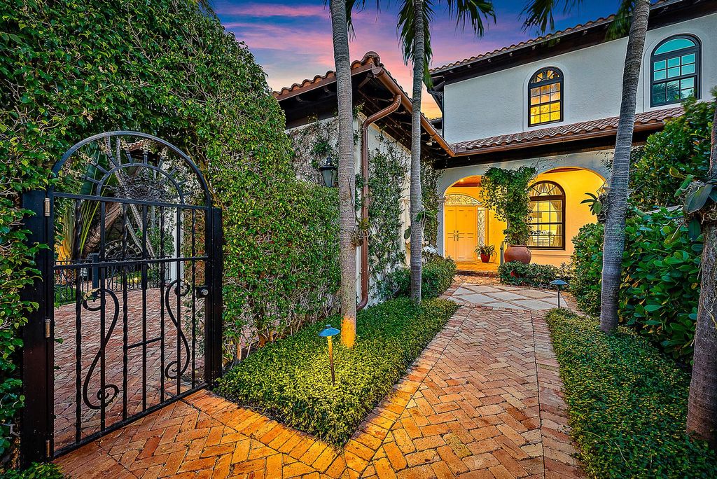 Photo of 336 Australian Avenue #E, Palm Beach, FL 33480 (MLS # R11120437)