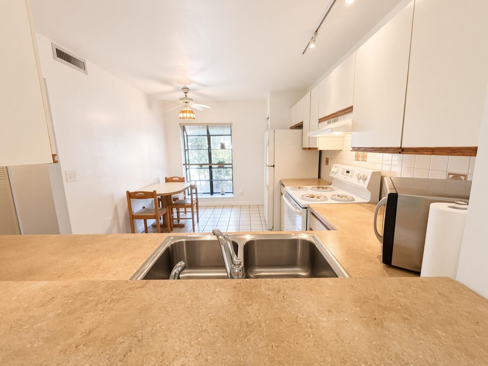 Properties 3335 Lucerne Park Drive