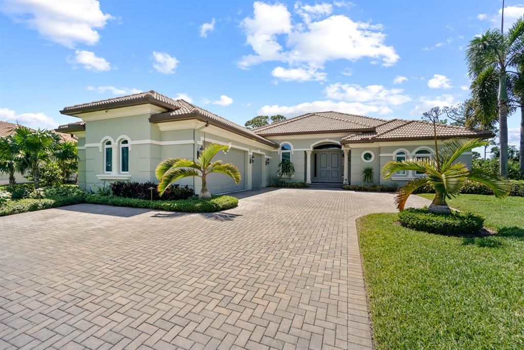 Photo of 523 SW Squire Johns Lane, Palm City, FL 34990 (MLS # R10873407)