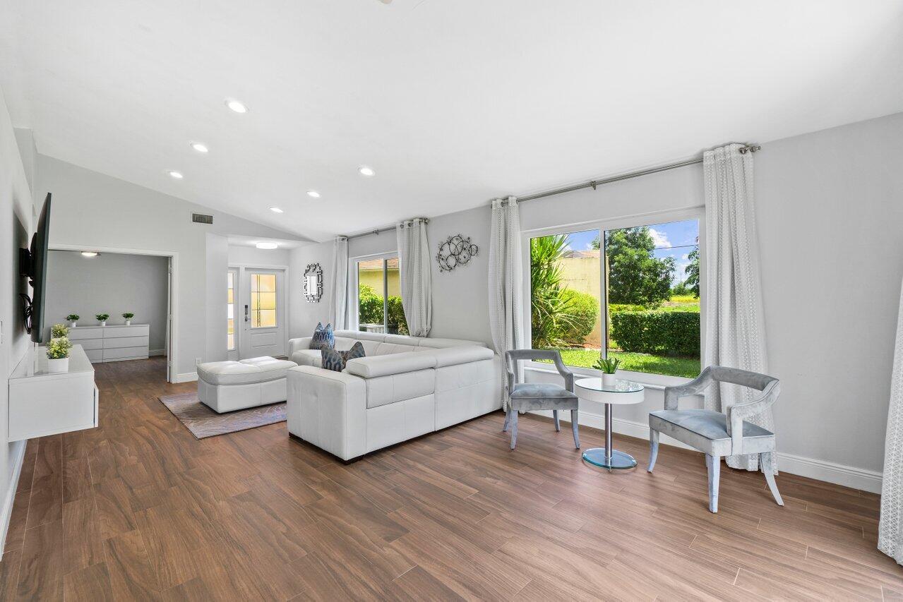 BOCA FONTANA - Residential Lease