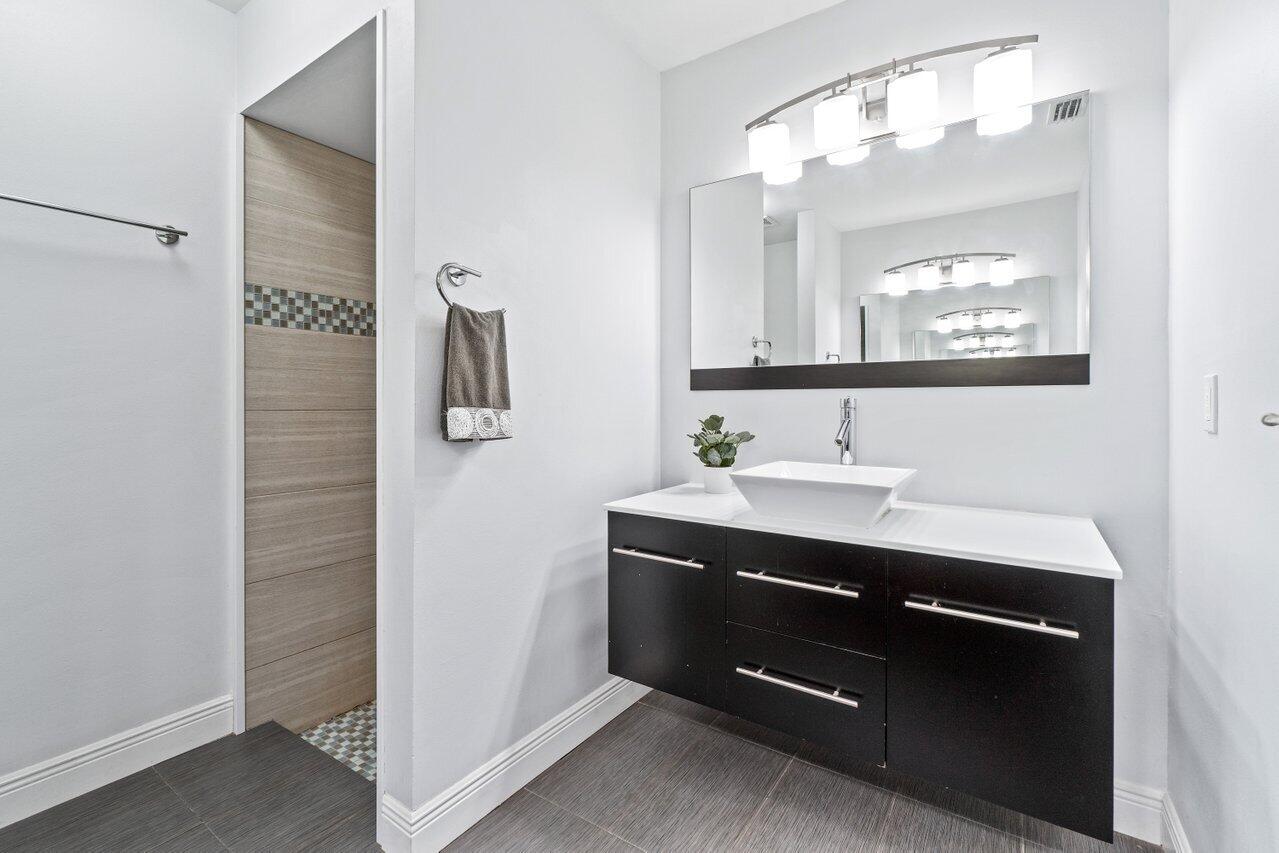 BOCA FONTANA - Residential Lease