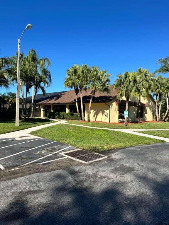 LUCERNE GREENS COND - Residential