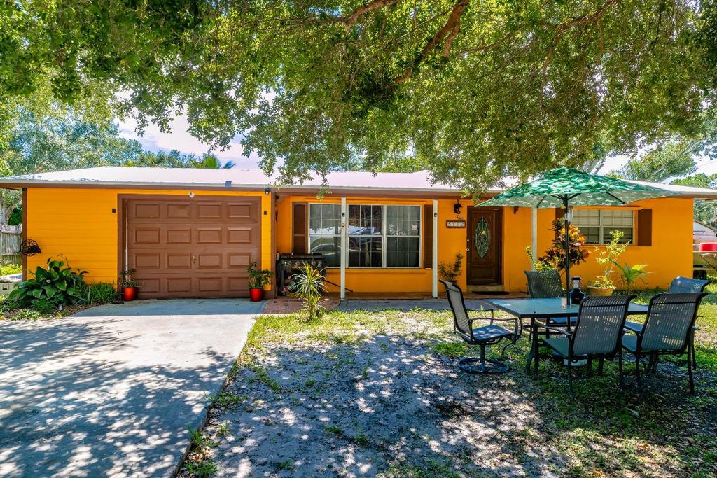 Photo of 5402 Shannon Drive, Fort Pierce, FL 34951 (MLS # R11106738)