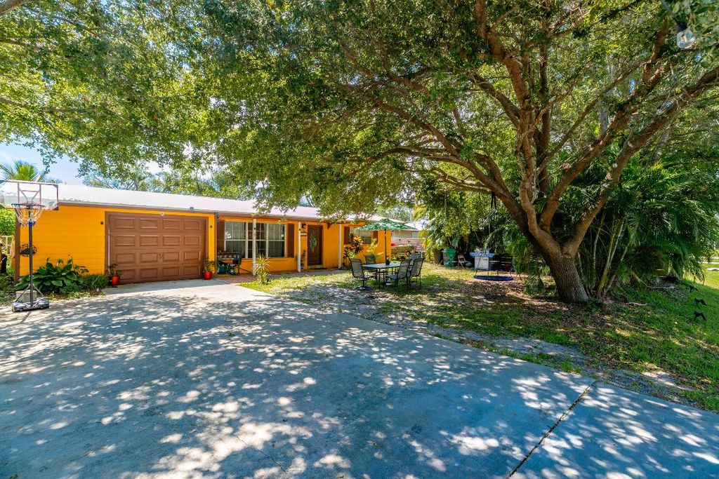 Photo of 5402 Shannon Drive, Fort Pierce, FL 34951 (MLS # R11106738)