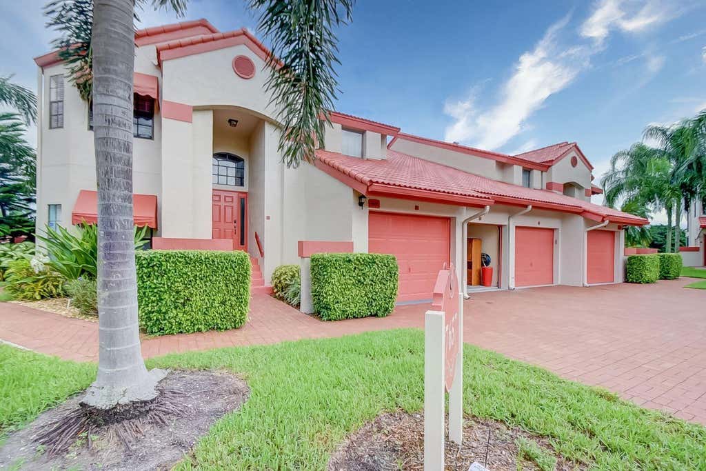 Photo of 7657 LEXINGTON CLUB Boulevard #C, Delray Beach, FL 33446 (MLS # B26060091)
