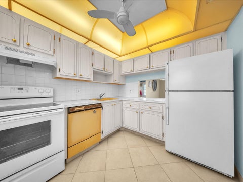 Tiny photo for 7807 GOLF CIR Drive #105, Margate, FL 33063 (MLS # B26063779)