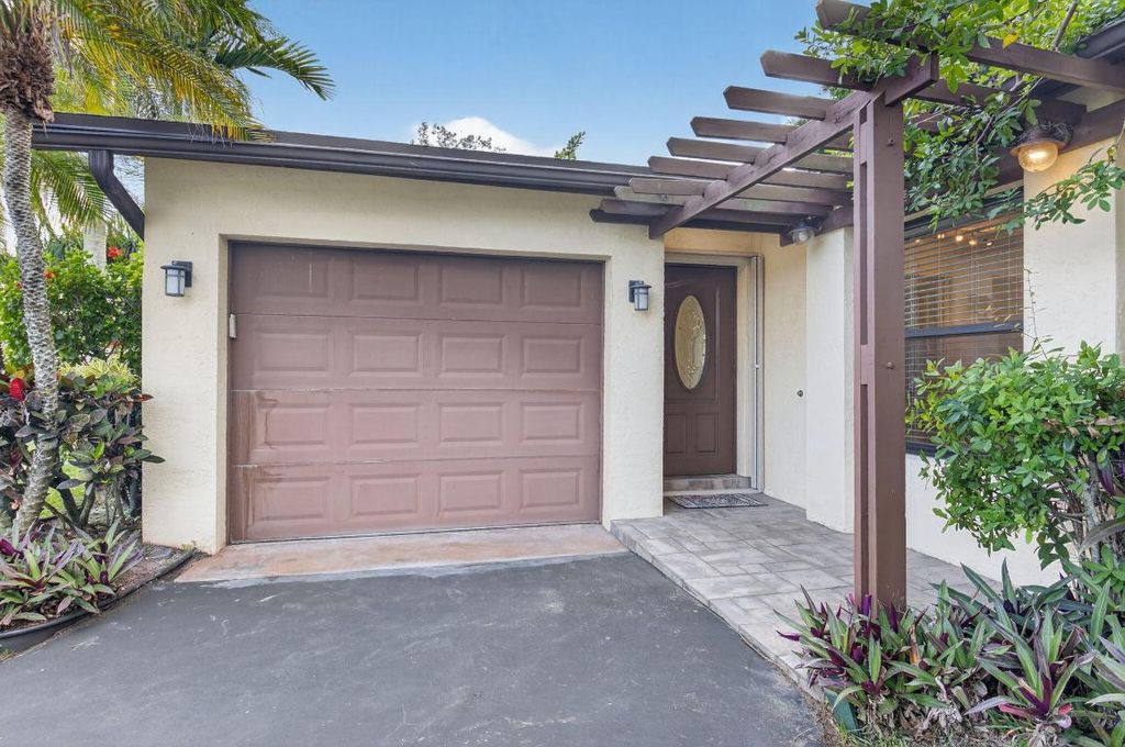 Photo of 18051 104th Terrace S, Boca Raton, FL 33498 (MLS # R11144353)