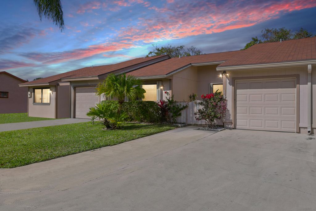 Photo of 14 Walcott Drive, Boynton Beach, FL 33426 (MLS # R10956888)