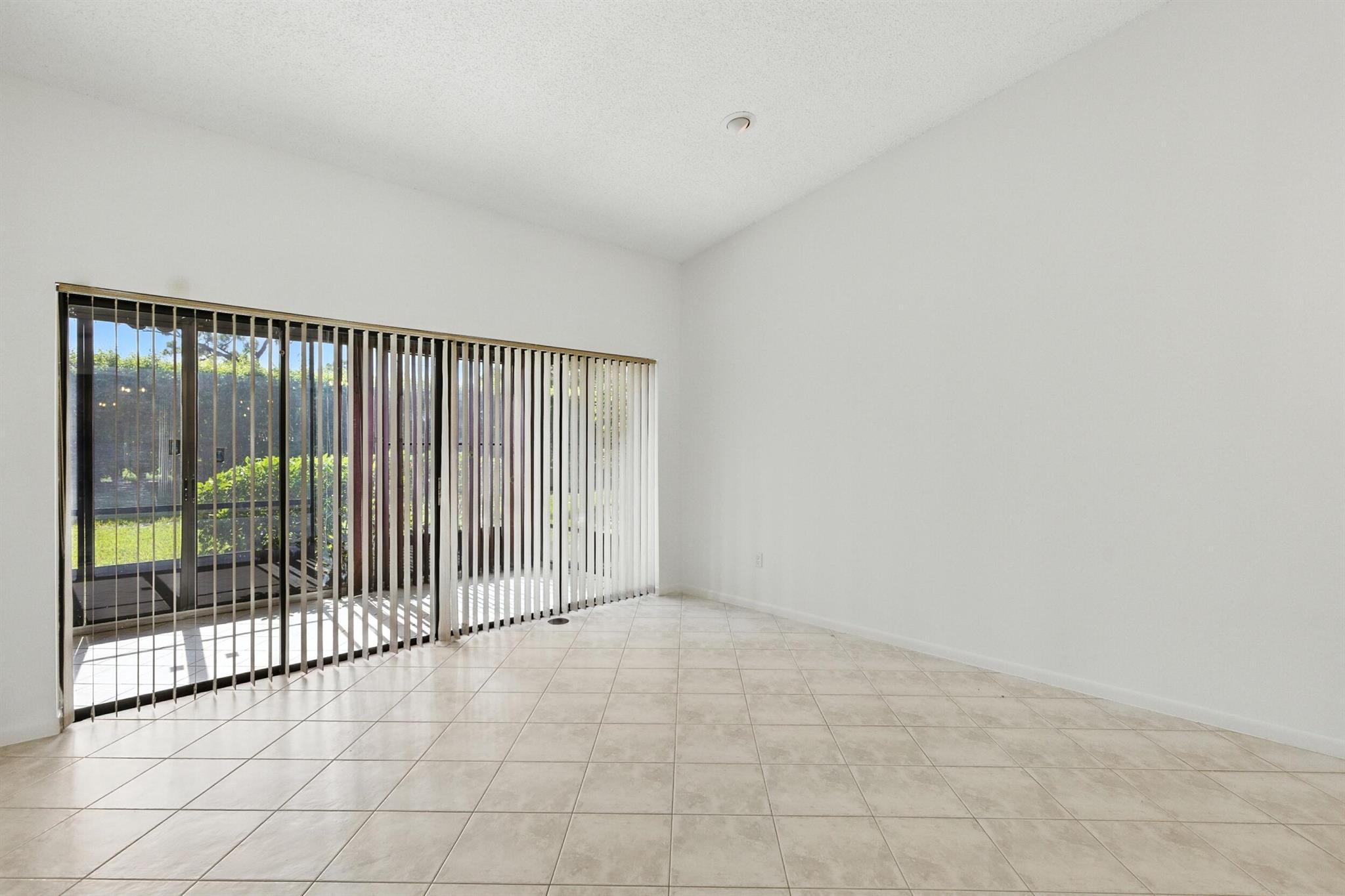 MEED RACQUET CLUB 4 - Residential Lease