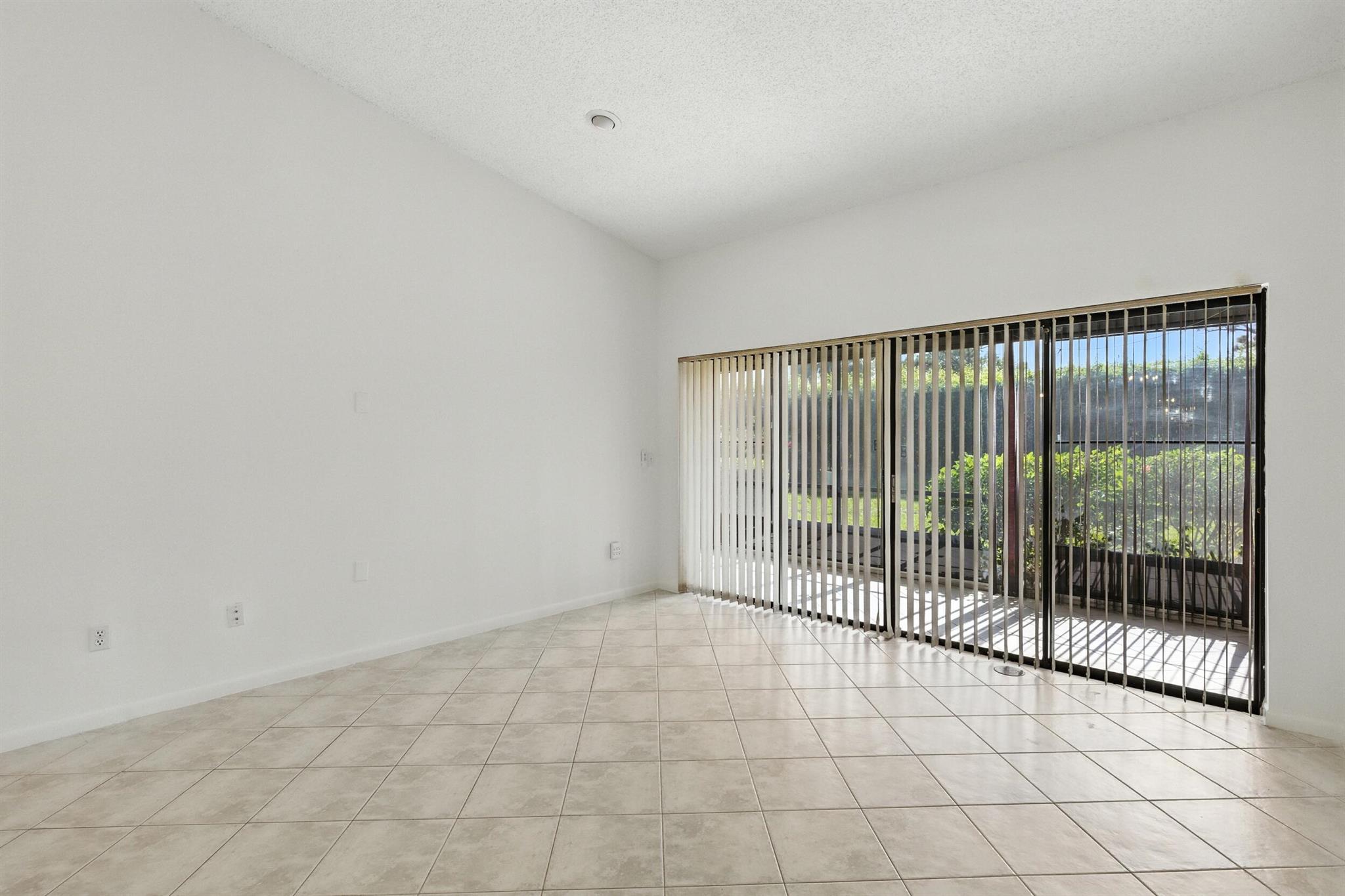 MEED RACQUET CLUB 4 - Residential Lease