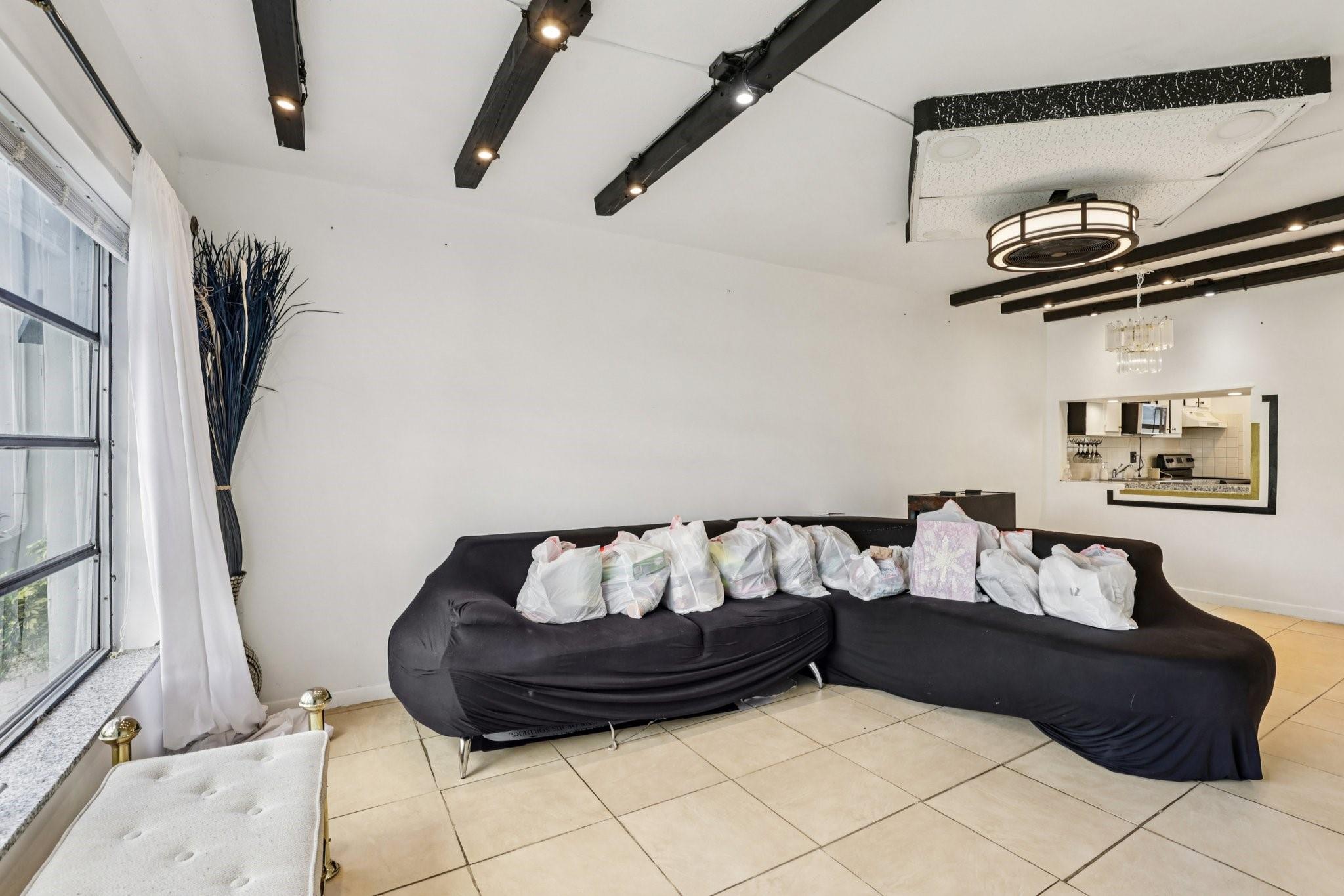 ORIOLE GOLF & TENNIS CLUB - Residential